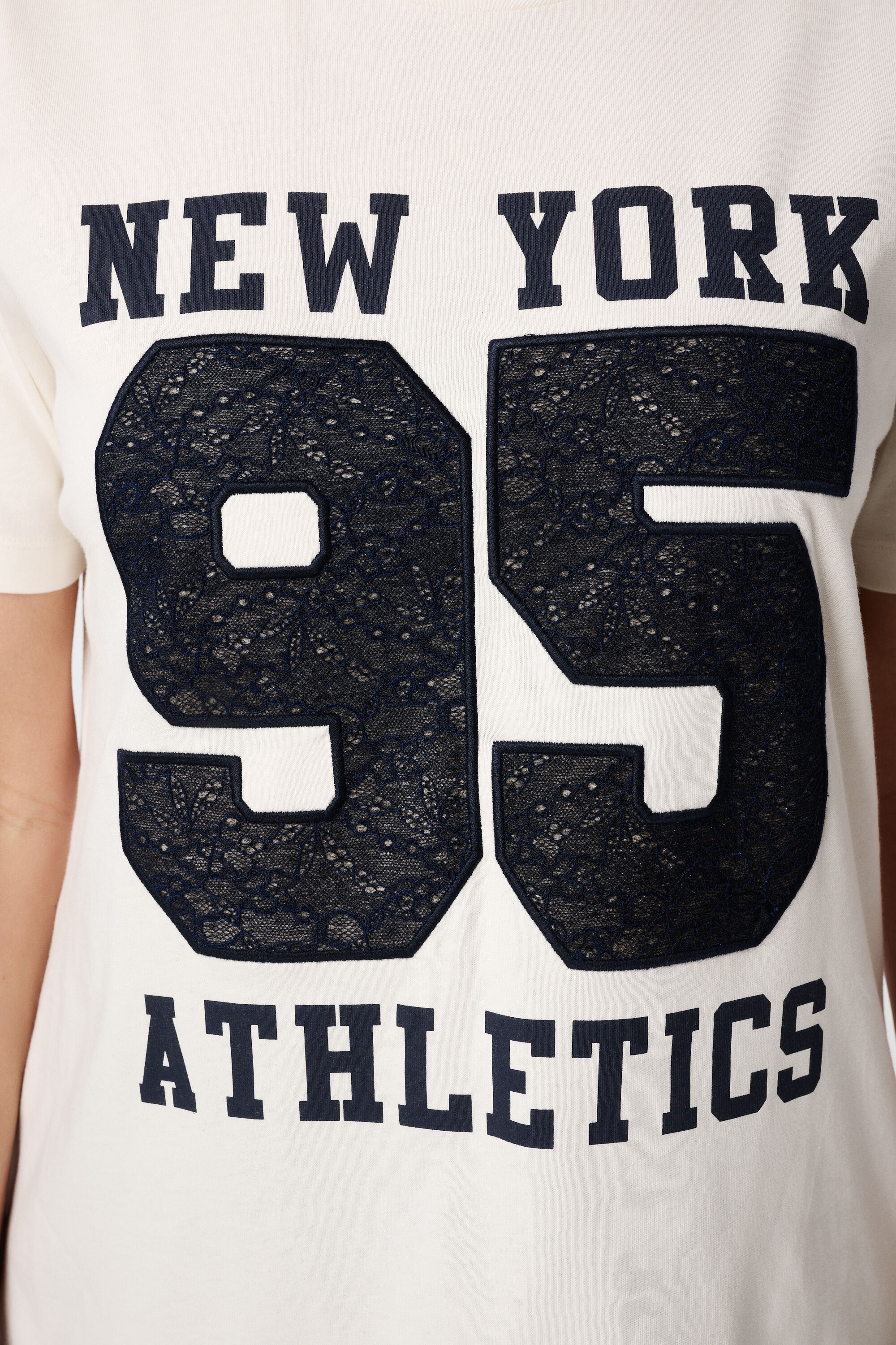 T-shirt met kanten print image number 6