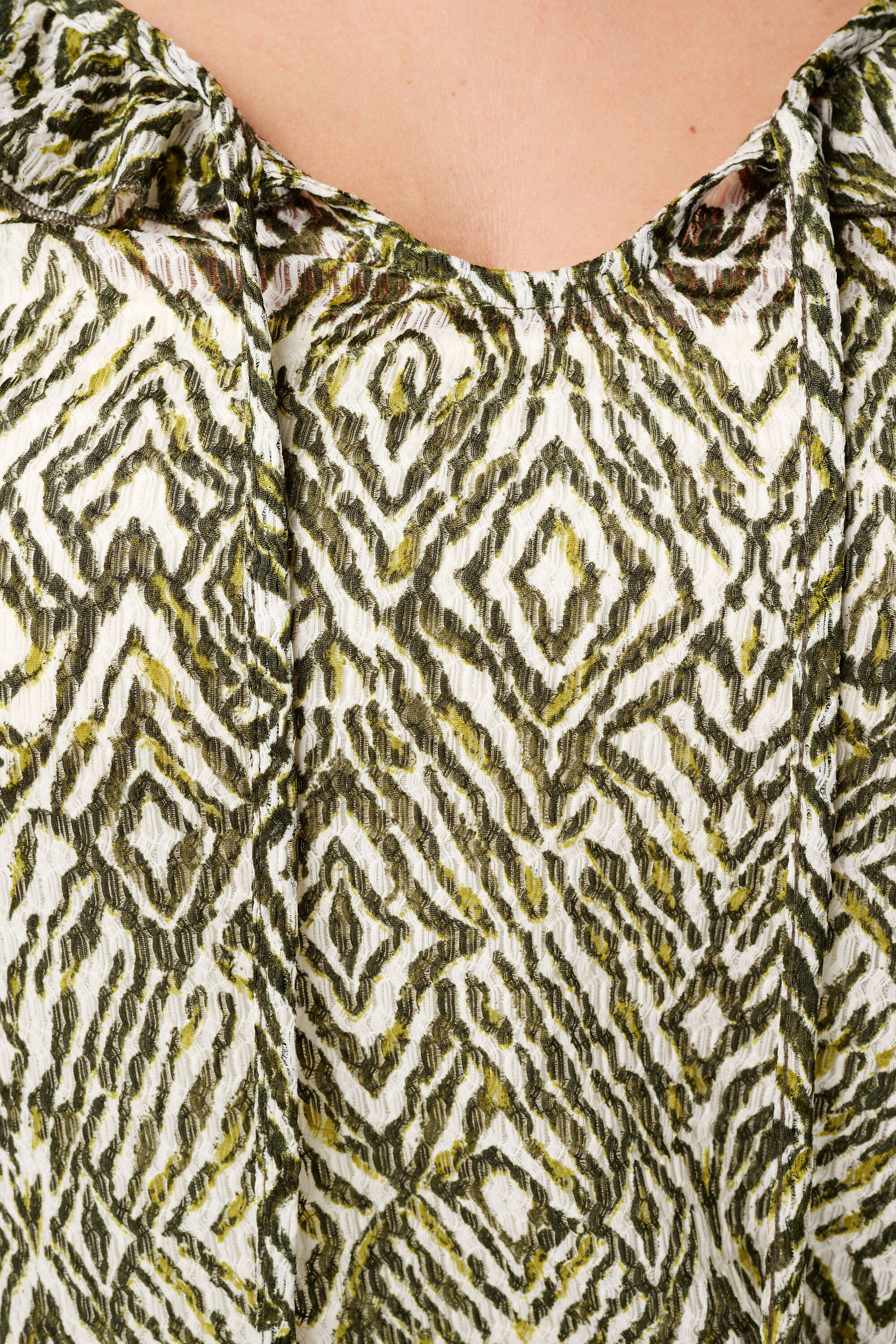 Top met print en rufflehals image number 6