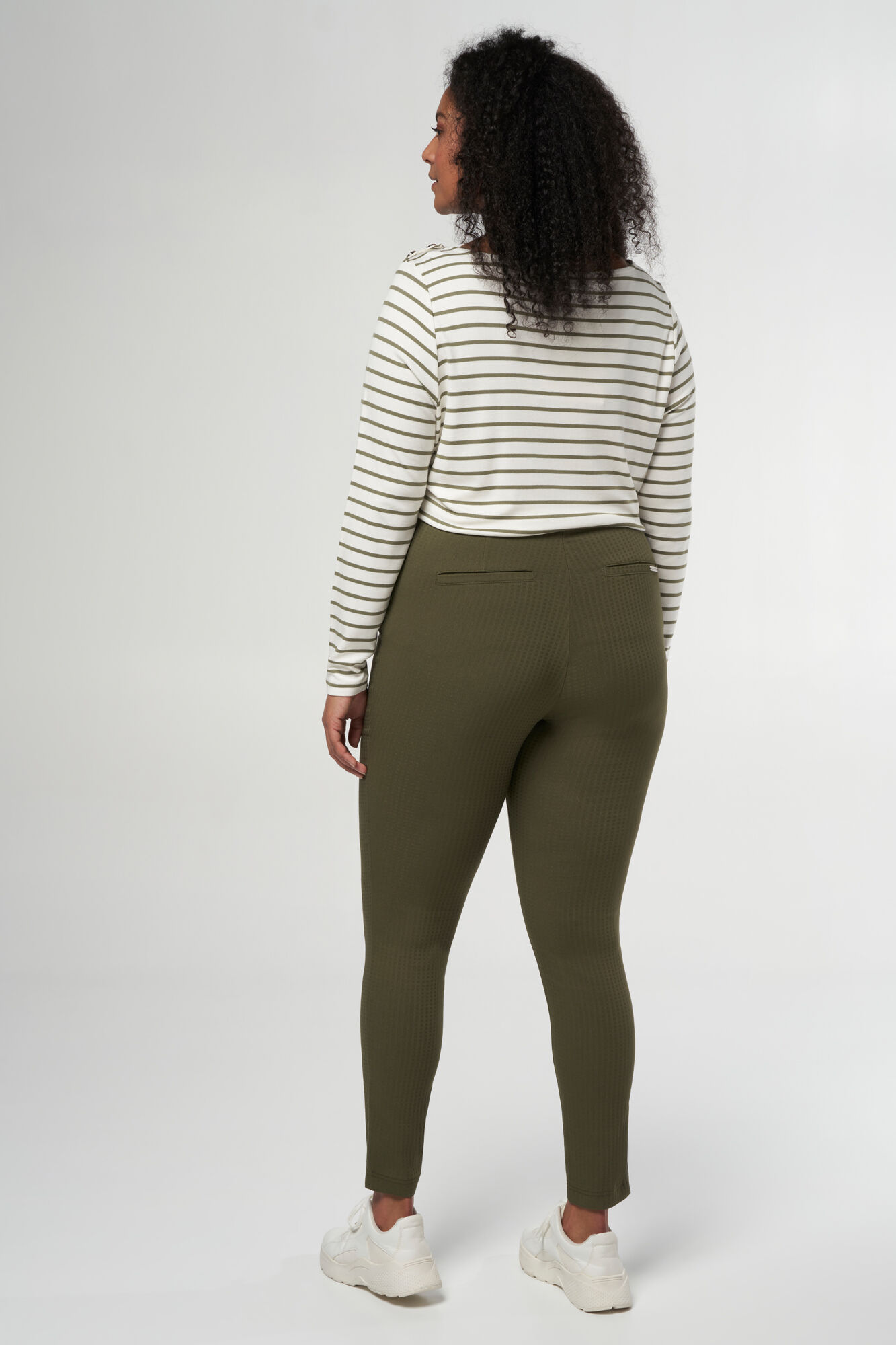 Tregging met structuur in de stof  image number 3