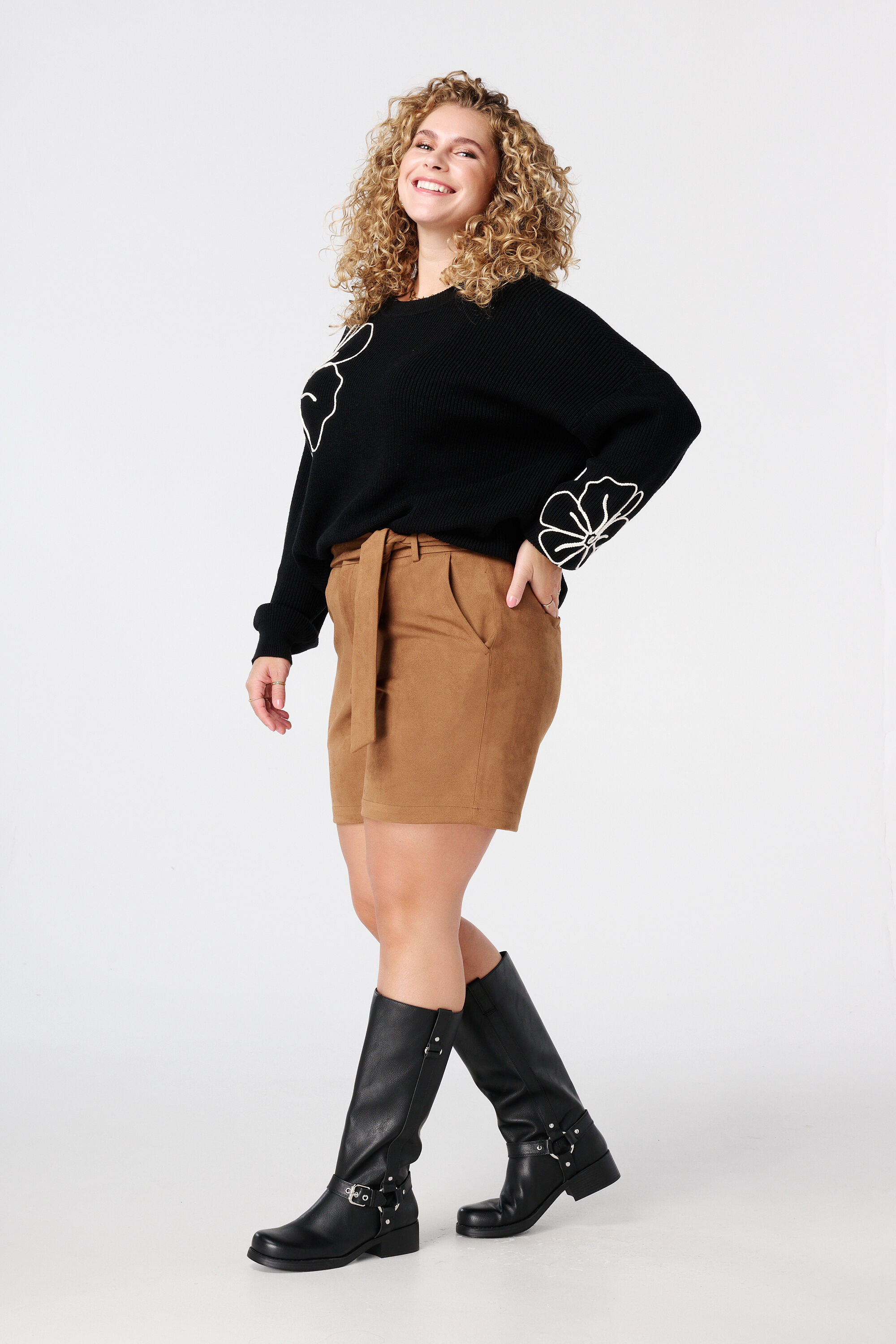 Trui met geborduurde bloemen image number 5