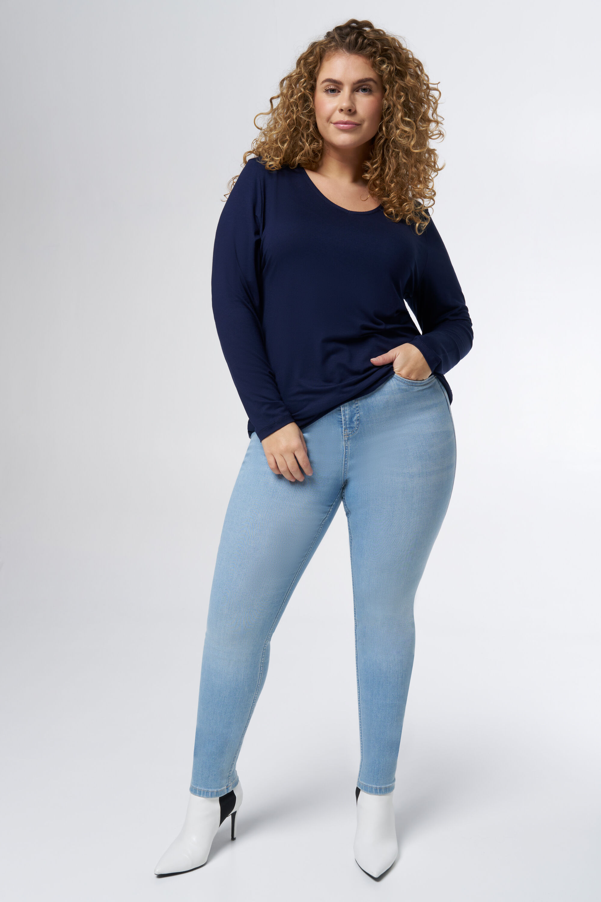 Top met lange mouwen en v-hals image number 5