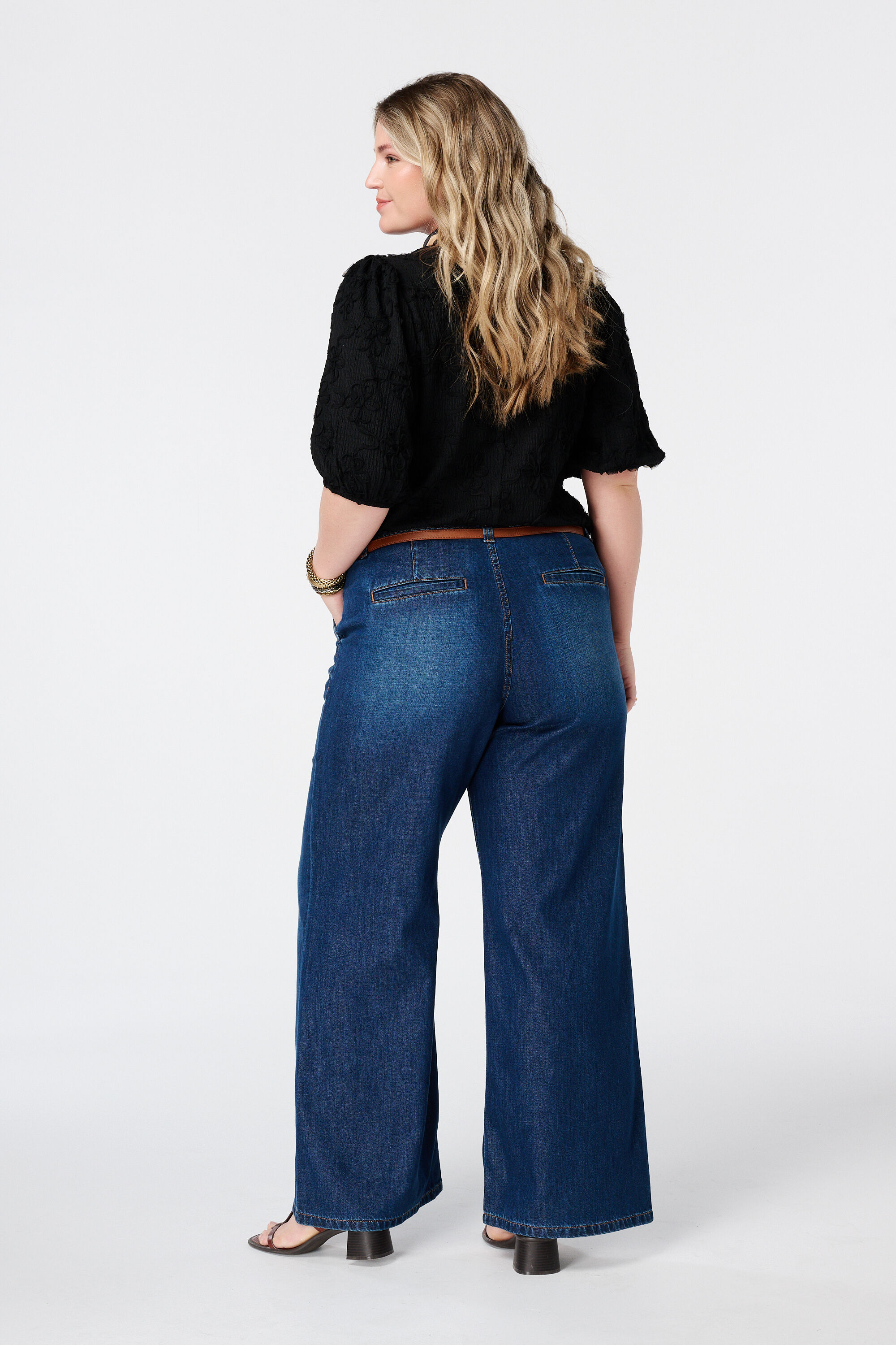 Wide leg jeans met ceintuur image number 3
