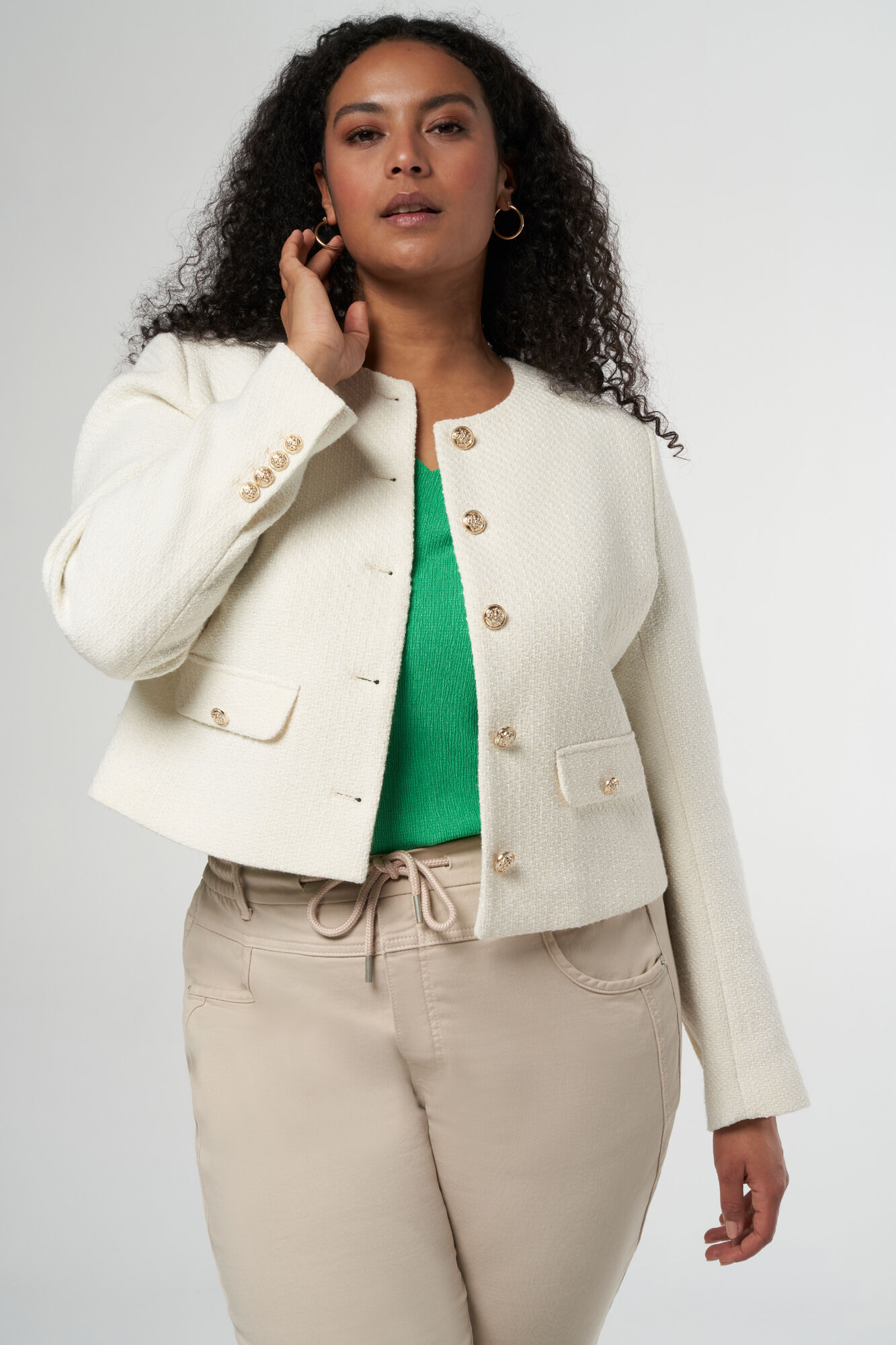 Kort tweed jasje met metalen knopen image number 5