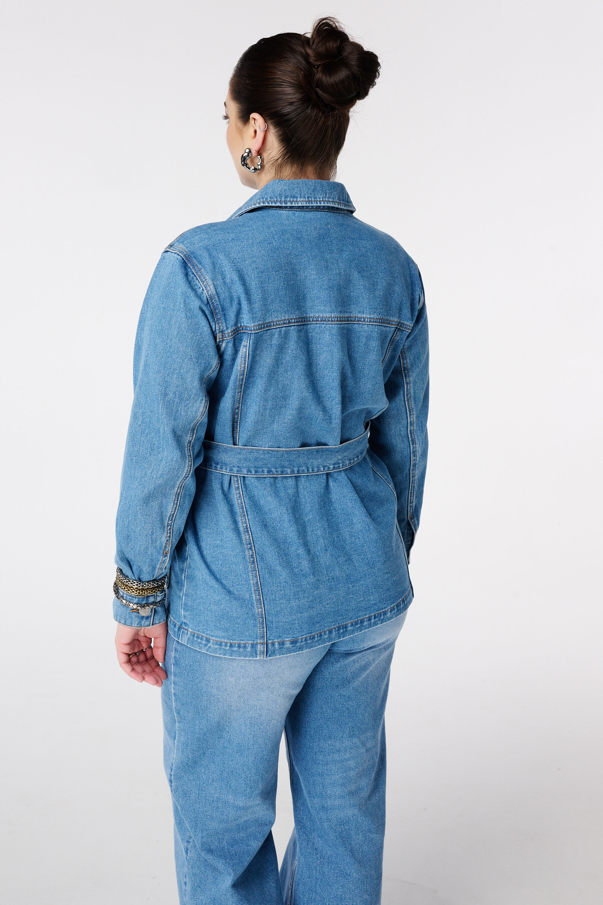 Spijkerjas met tailleband image number 3