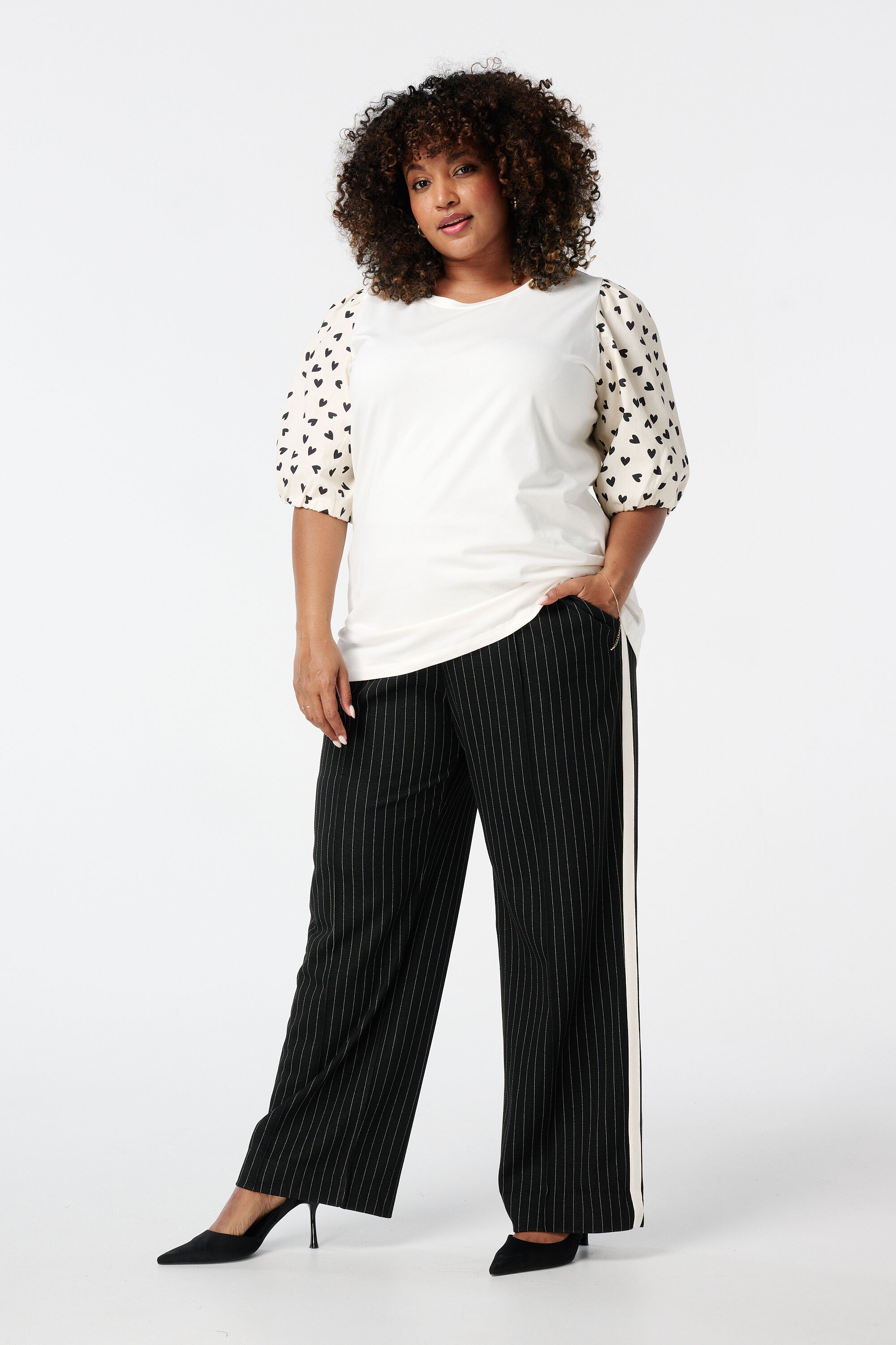 T-shirt met pofmouwen image number 5