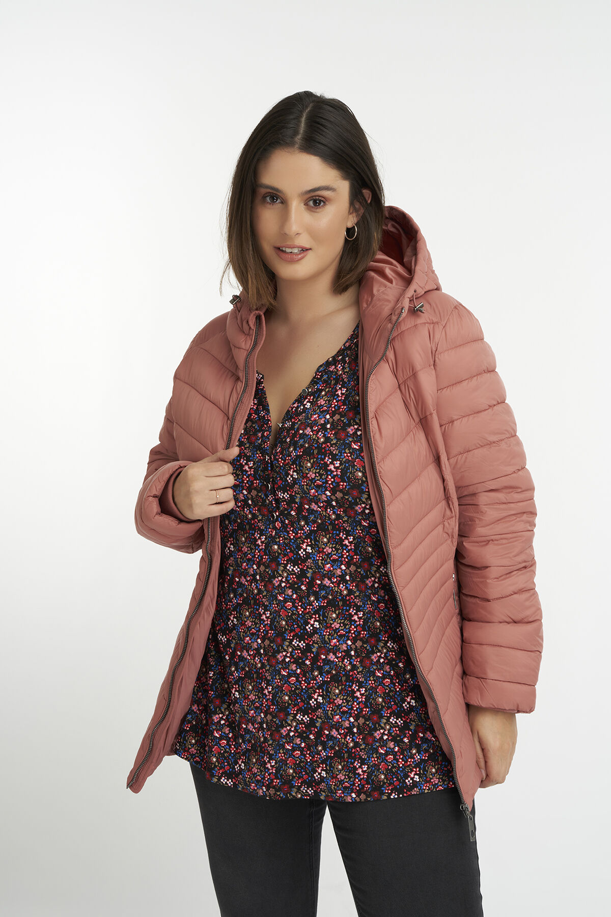 Gewatteerde jas met capuchon image number 4