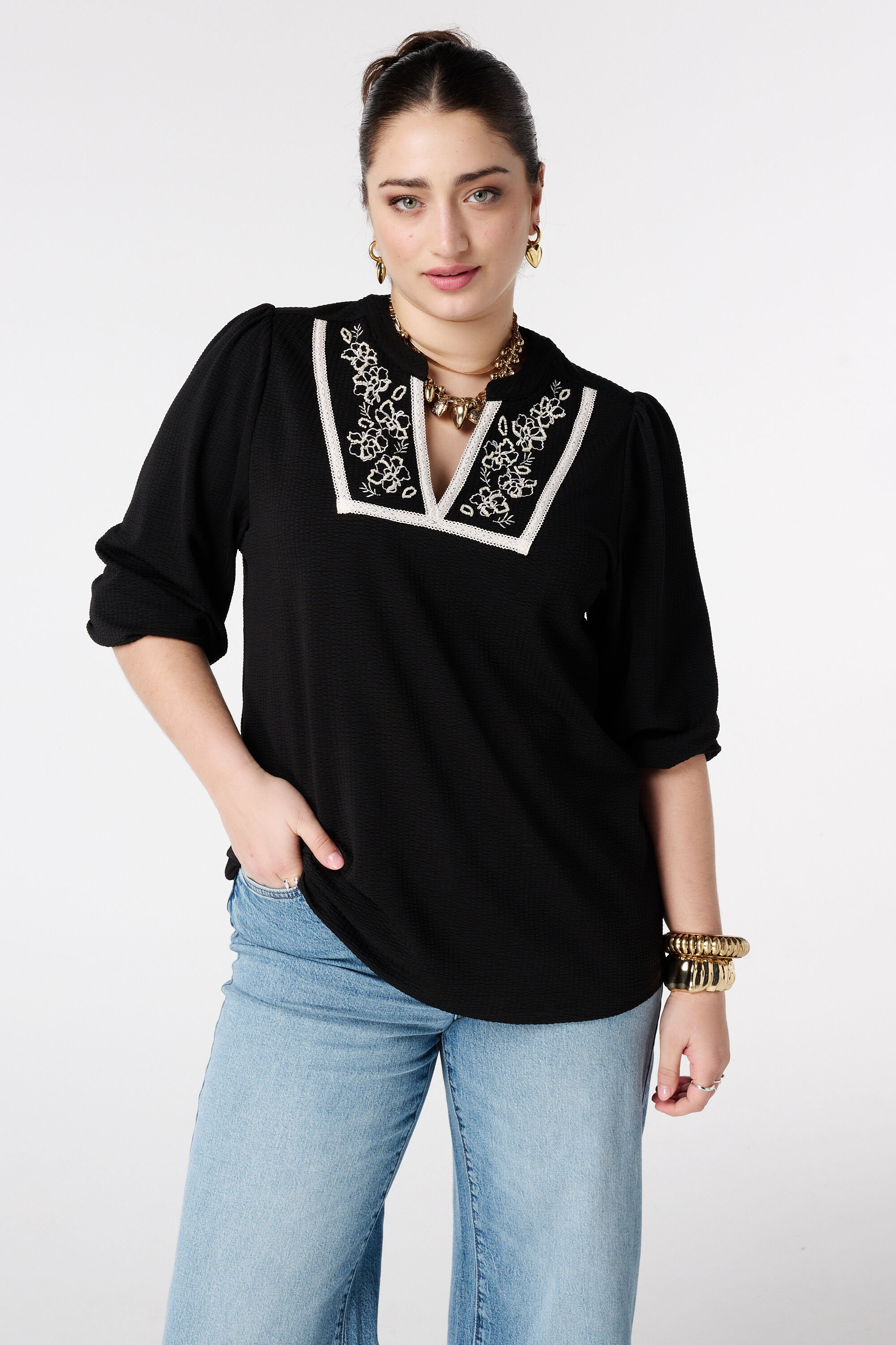 Top met broderie