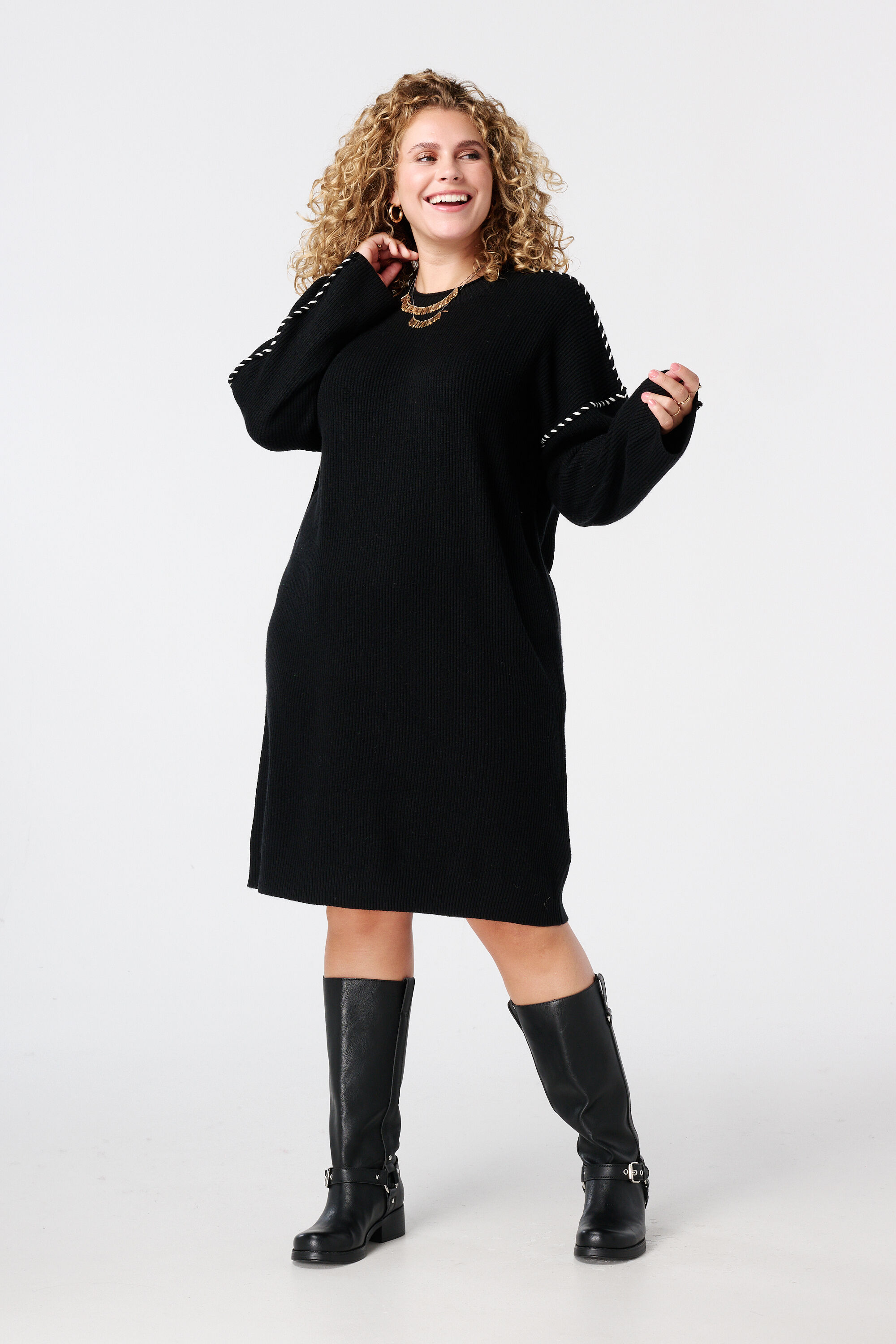 Gebreide jurk met sierstiksels