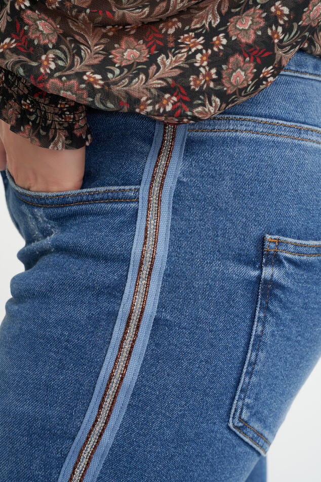Jeans met zijdetail image number 5