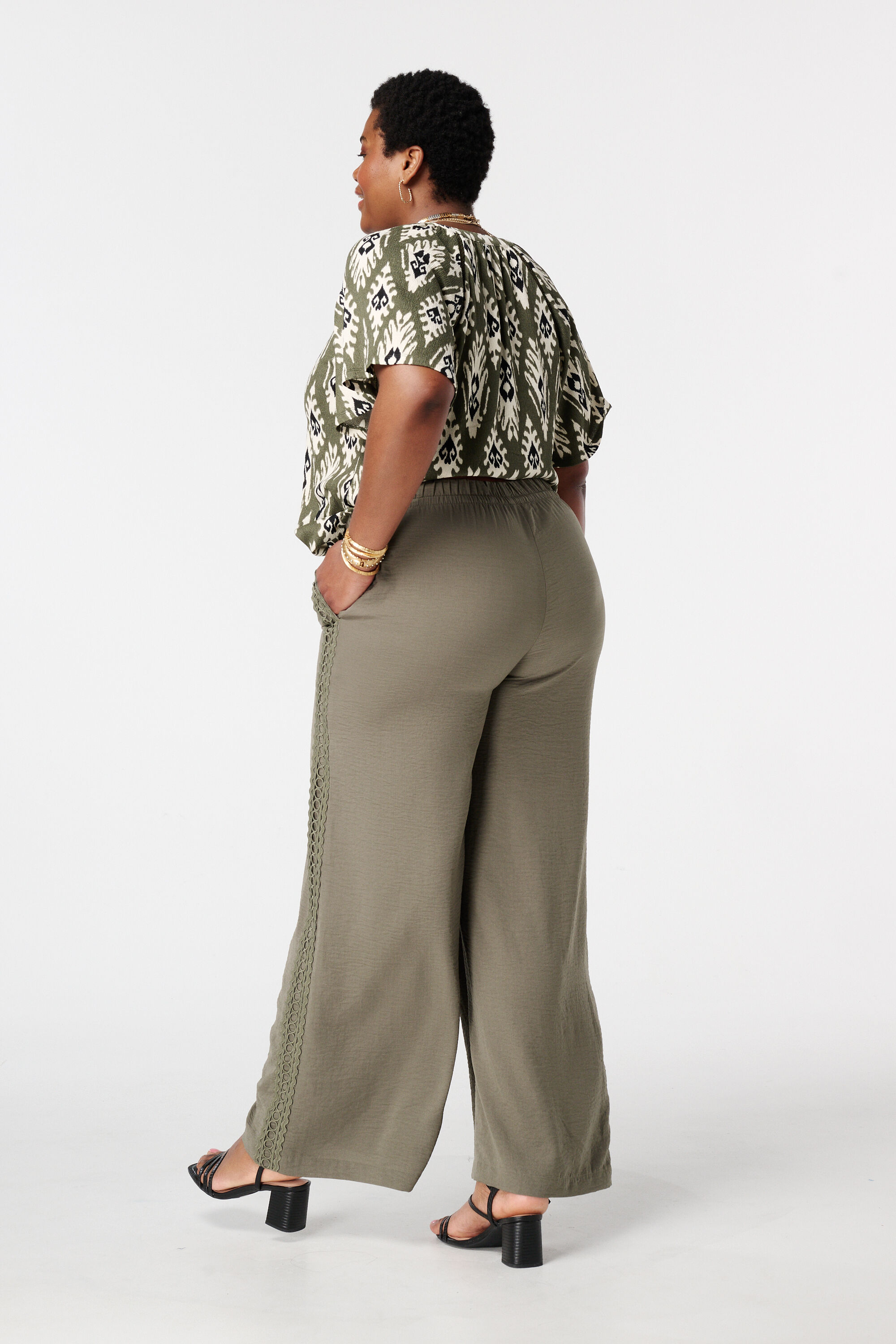 Straight leg broek met sierdetail image number 3