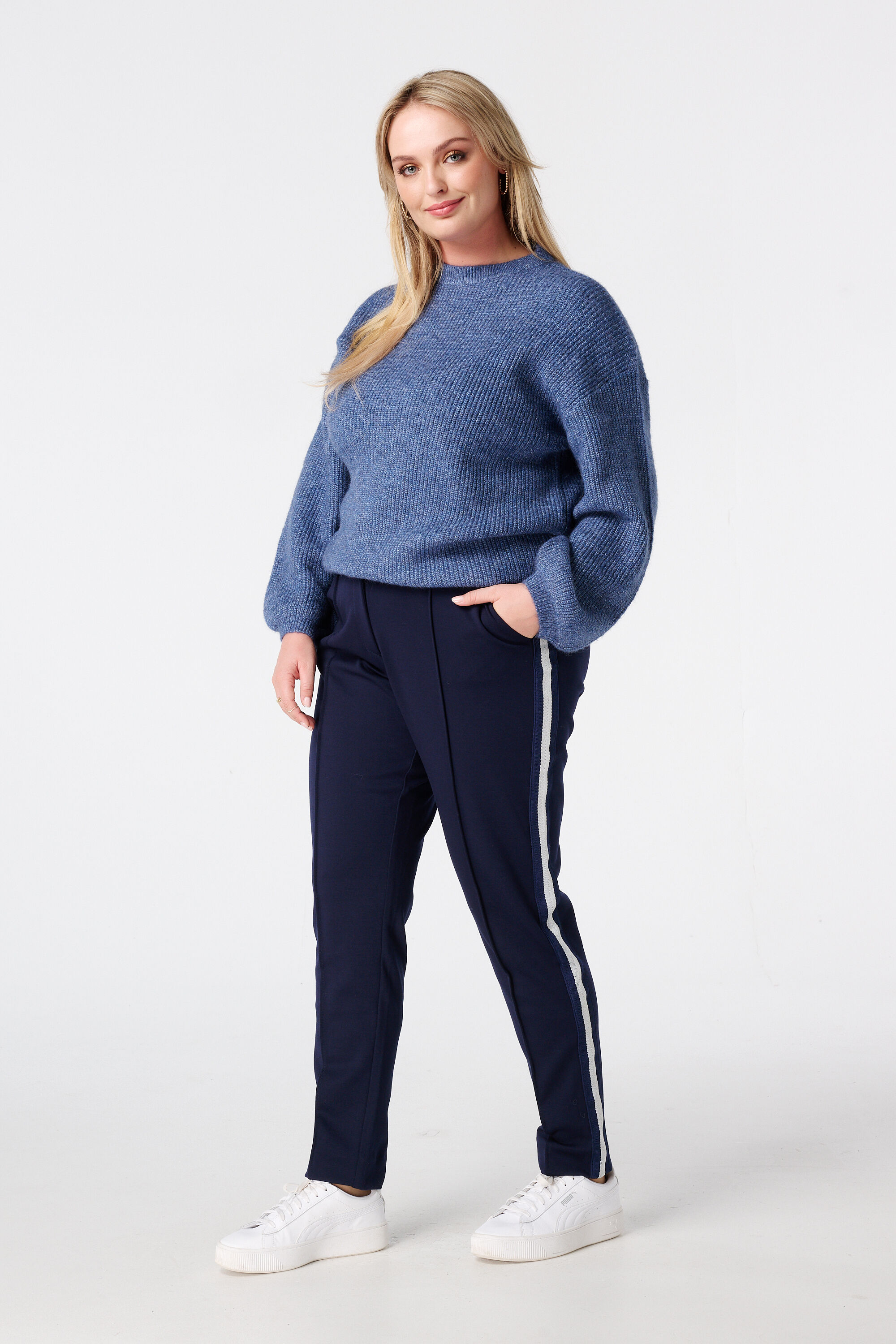 Tapered pantalon met bies aan de zijkant