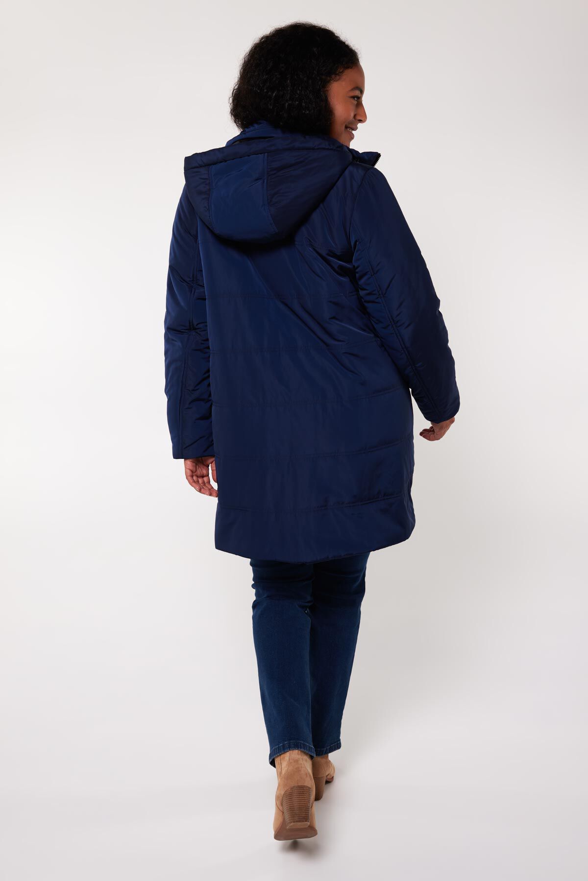 Gewatteerde jas met capuchon image number 4