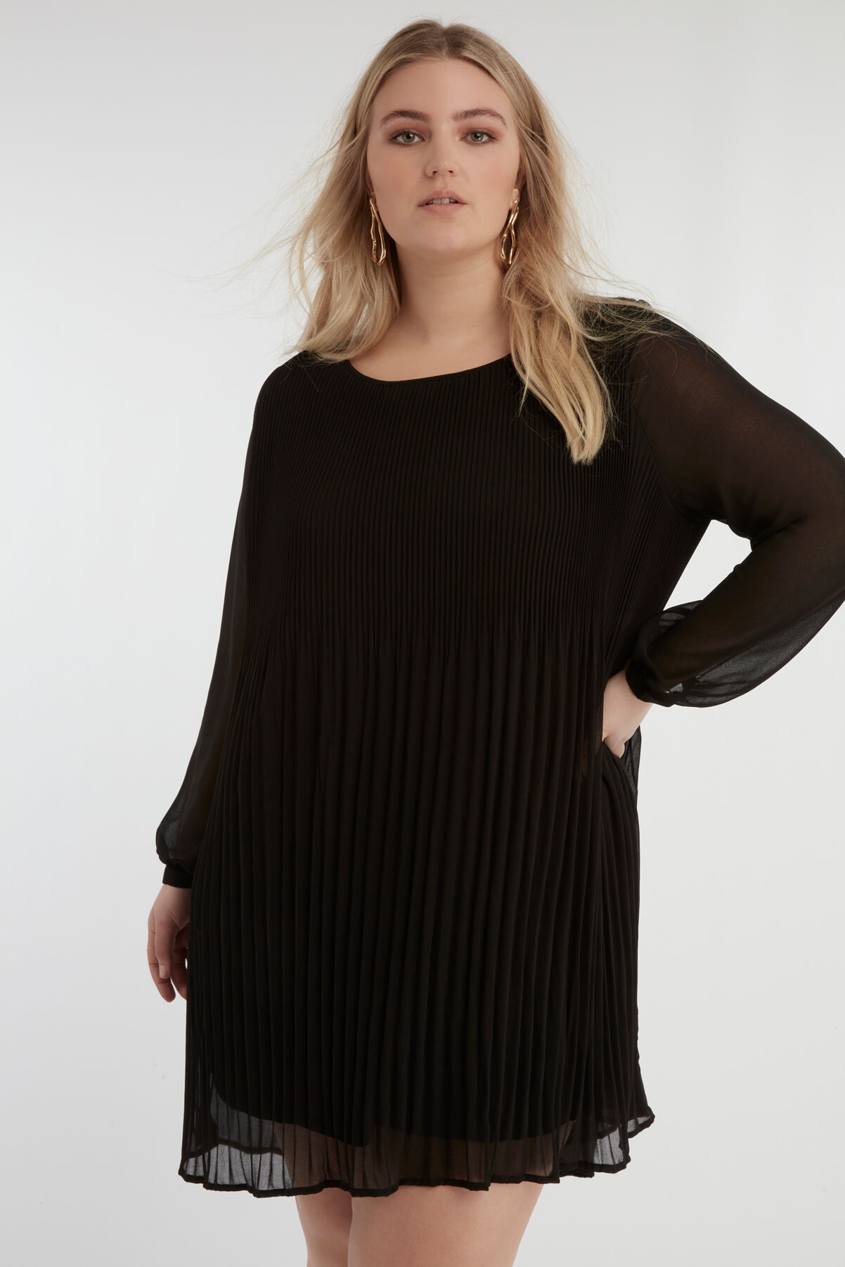 Effen pliss&eacute;jurk image number 5