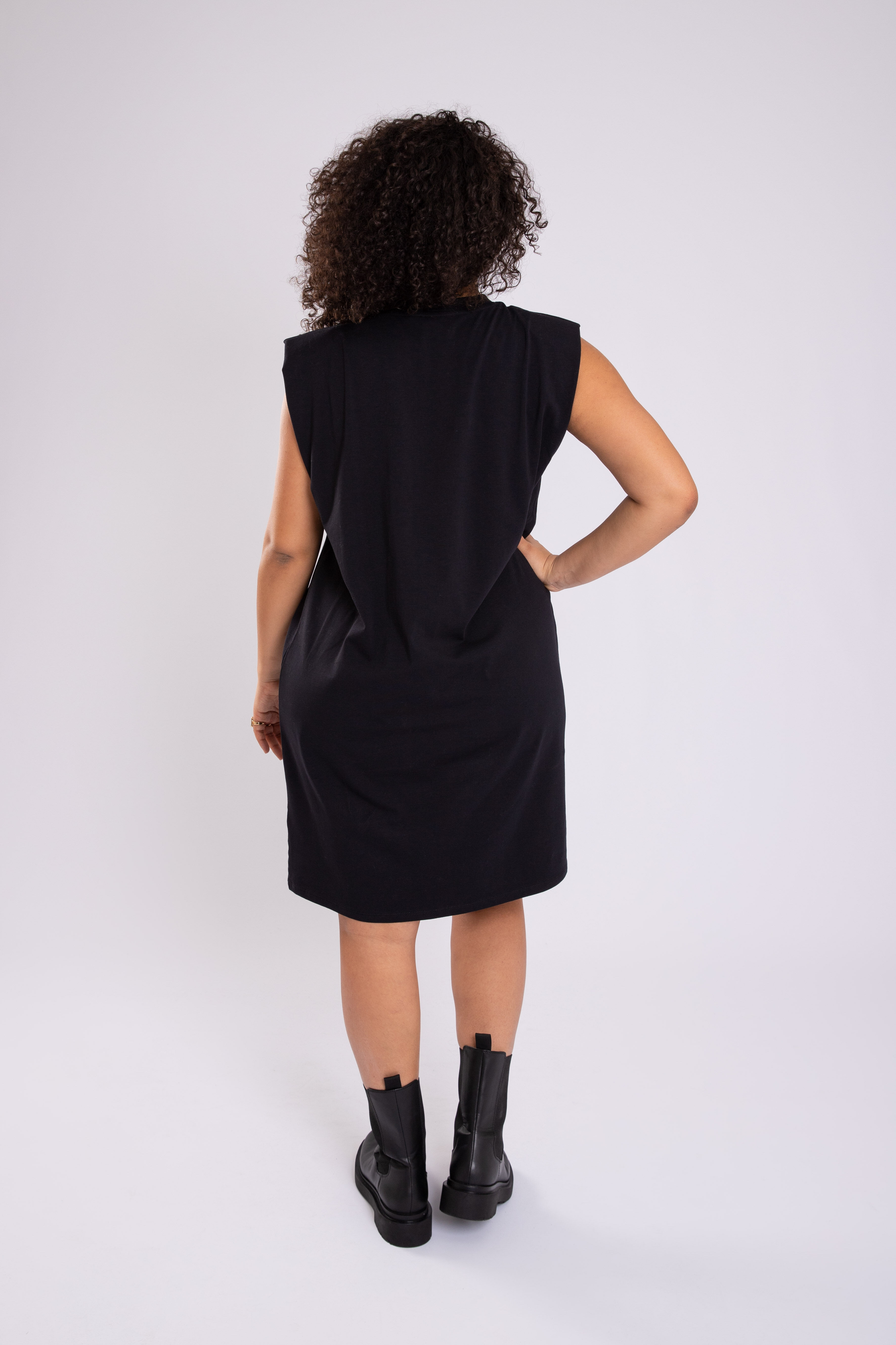 Jurk met schoudervulling image number 4