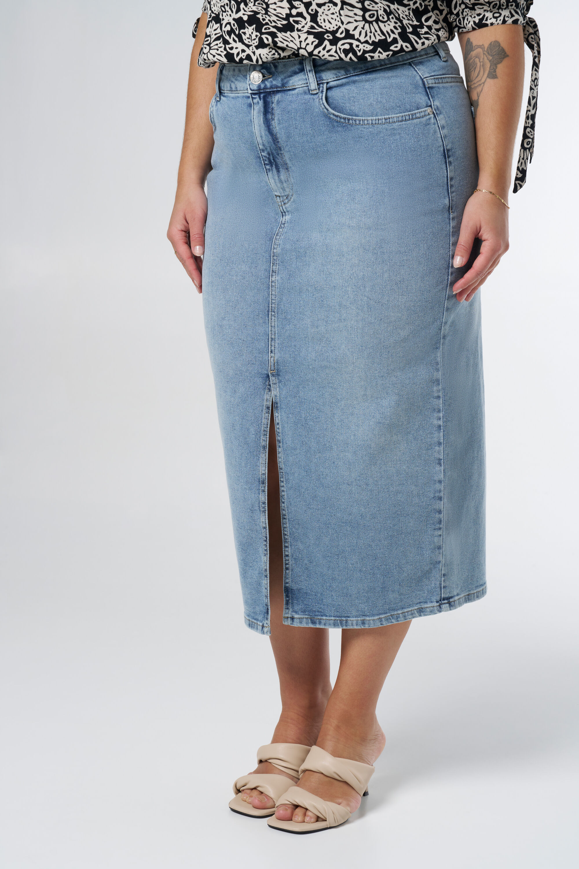 Midi denim rok met split image number 5