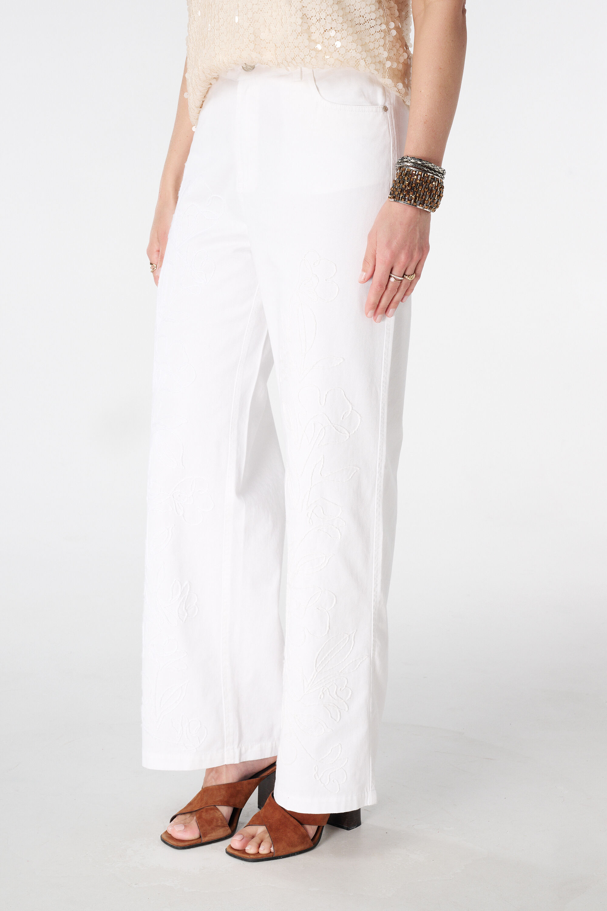Wide leg jeans met embroidery image number 5