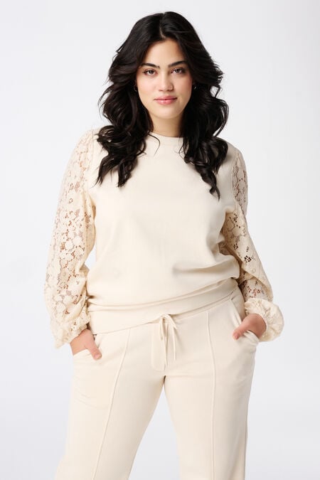 Top met kanten mouwen Top met kanten mouwen