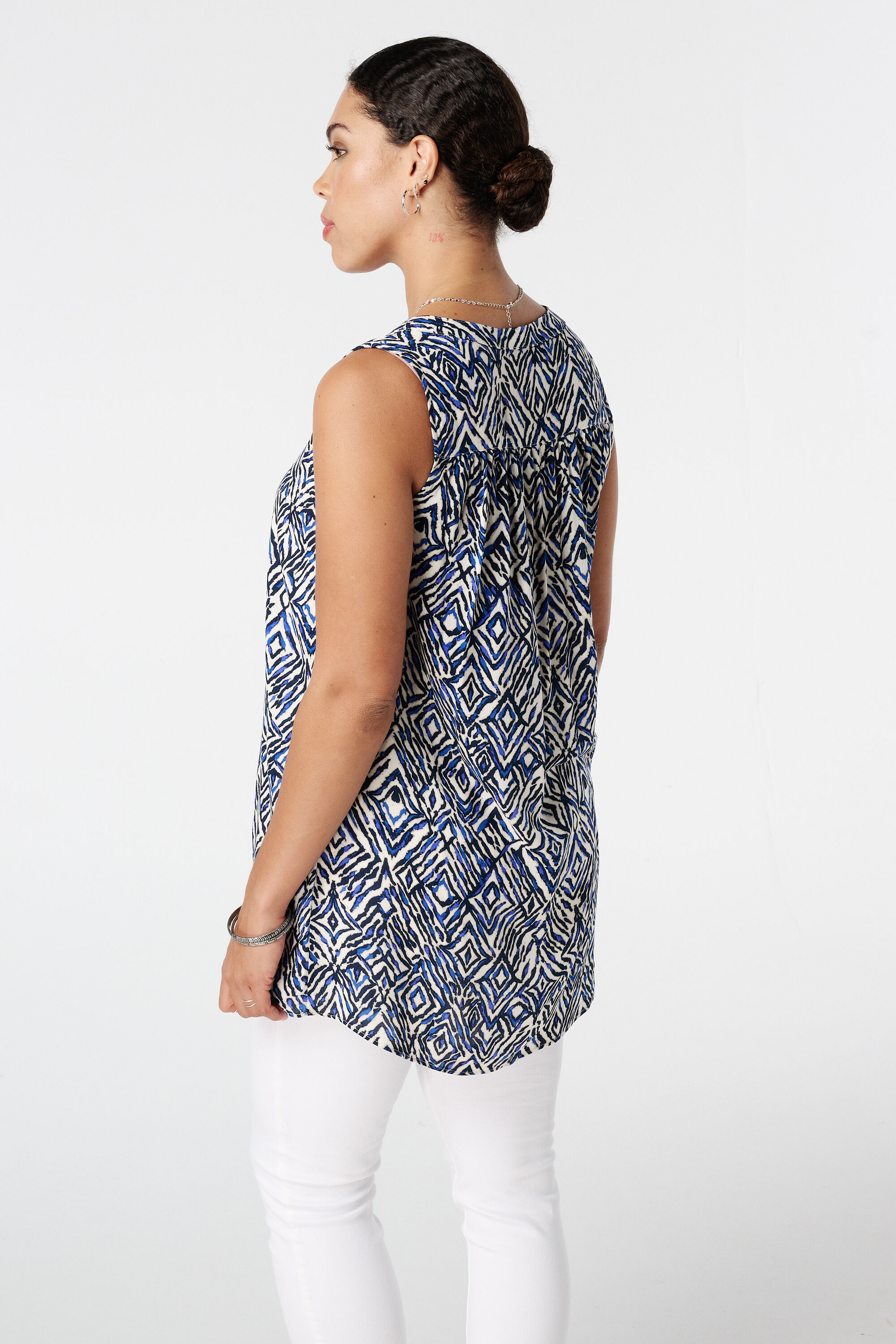 Top met V-hals en print image number 3