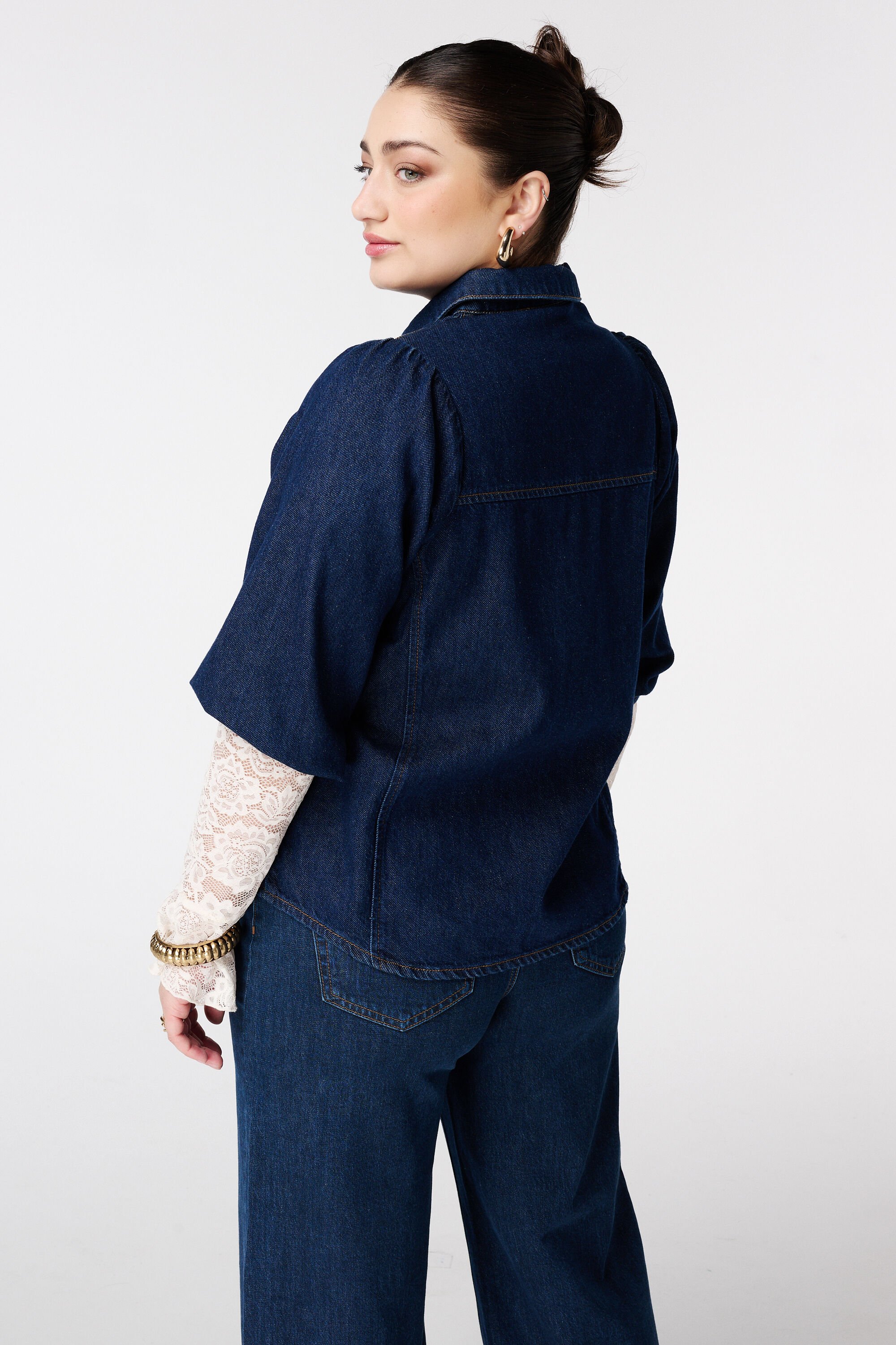 Denim blouse met pofmouwen image number 3