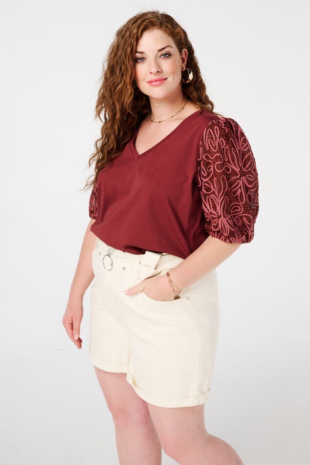 T-shirt met geborduurde mouwen image number 0