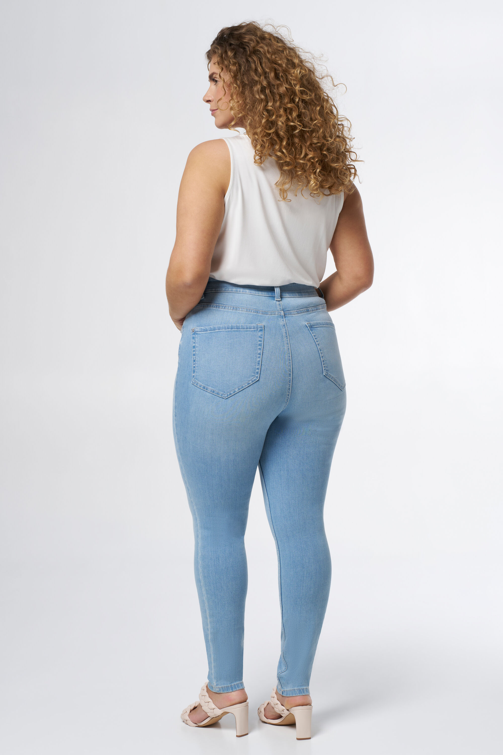 Skinny leg high waist jeans CHERRY image number 3