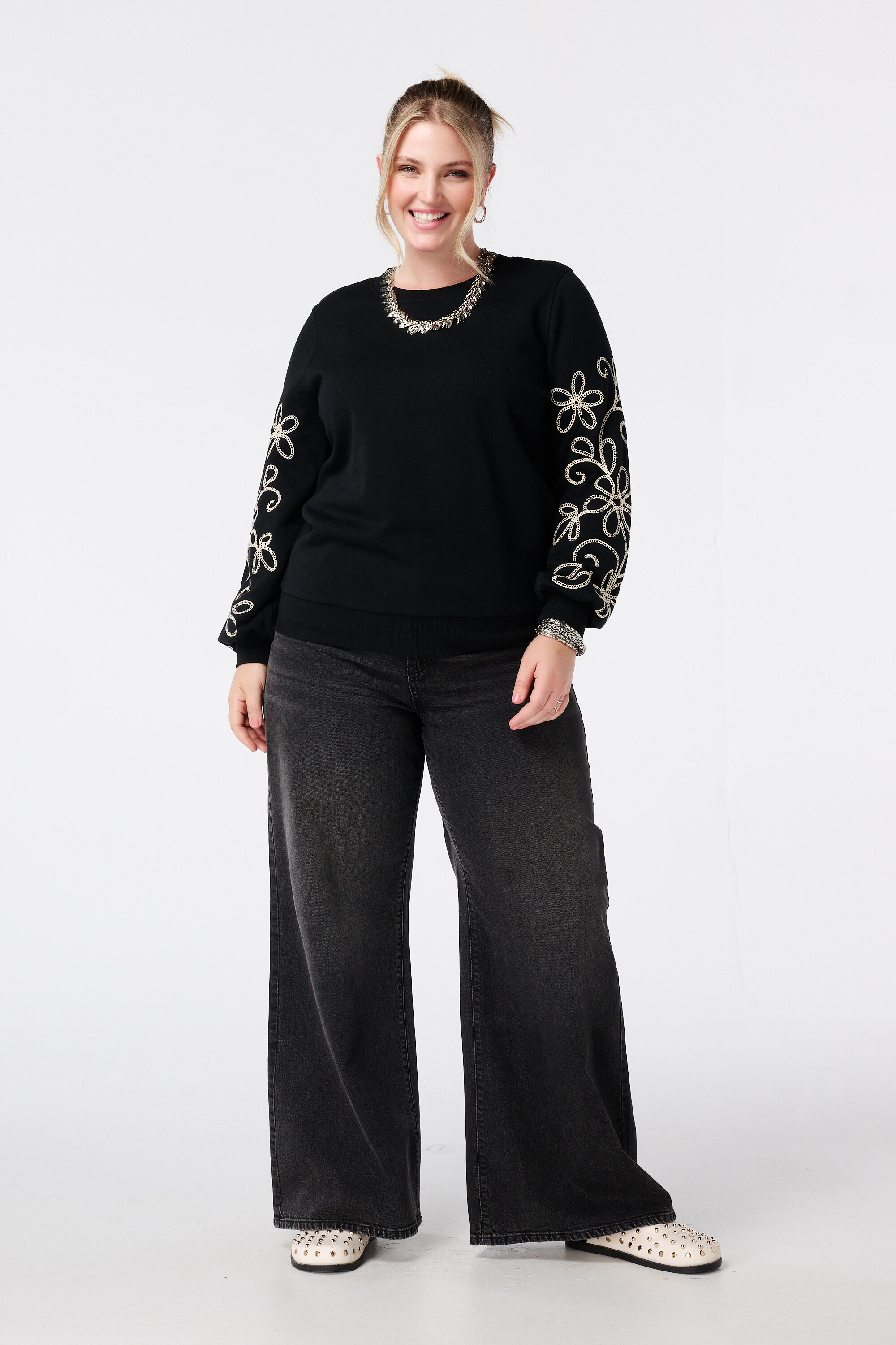 Sweater met broderie details image number 5