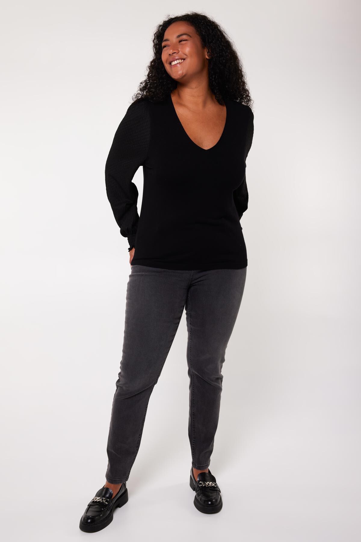 Fijngebreide trui met structuurmouw image number 5