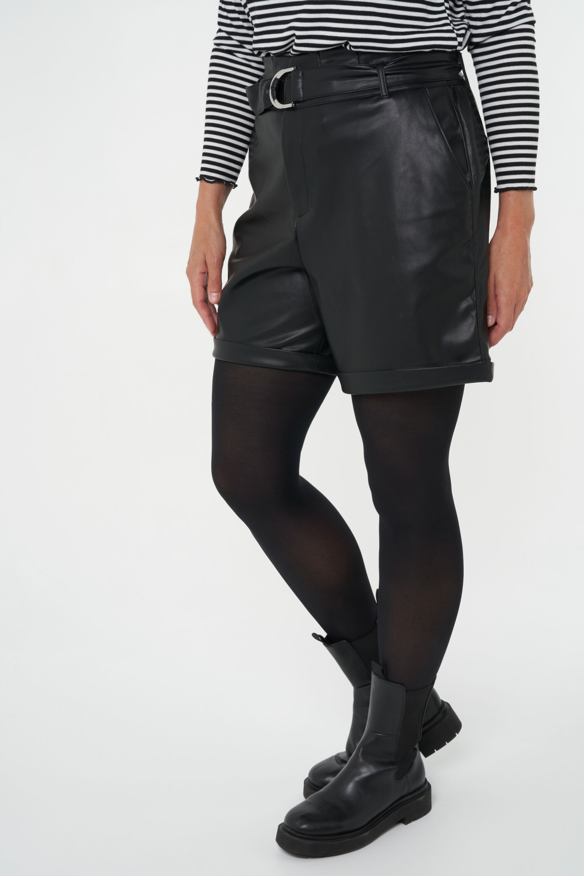 Leren short met tailleceintuur image number 5