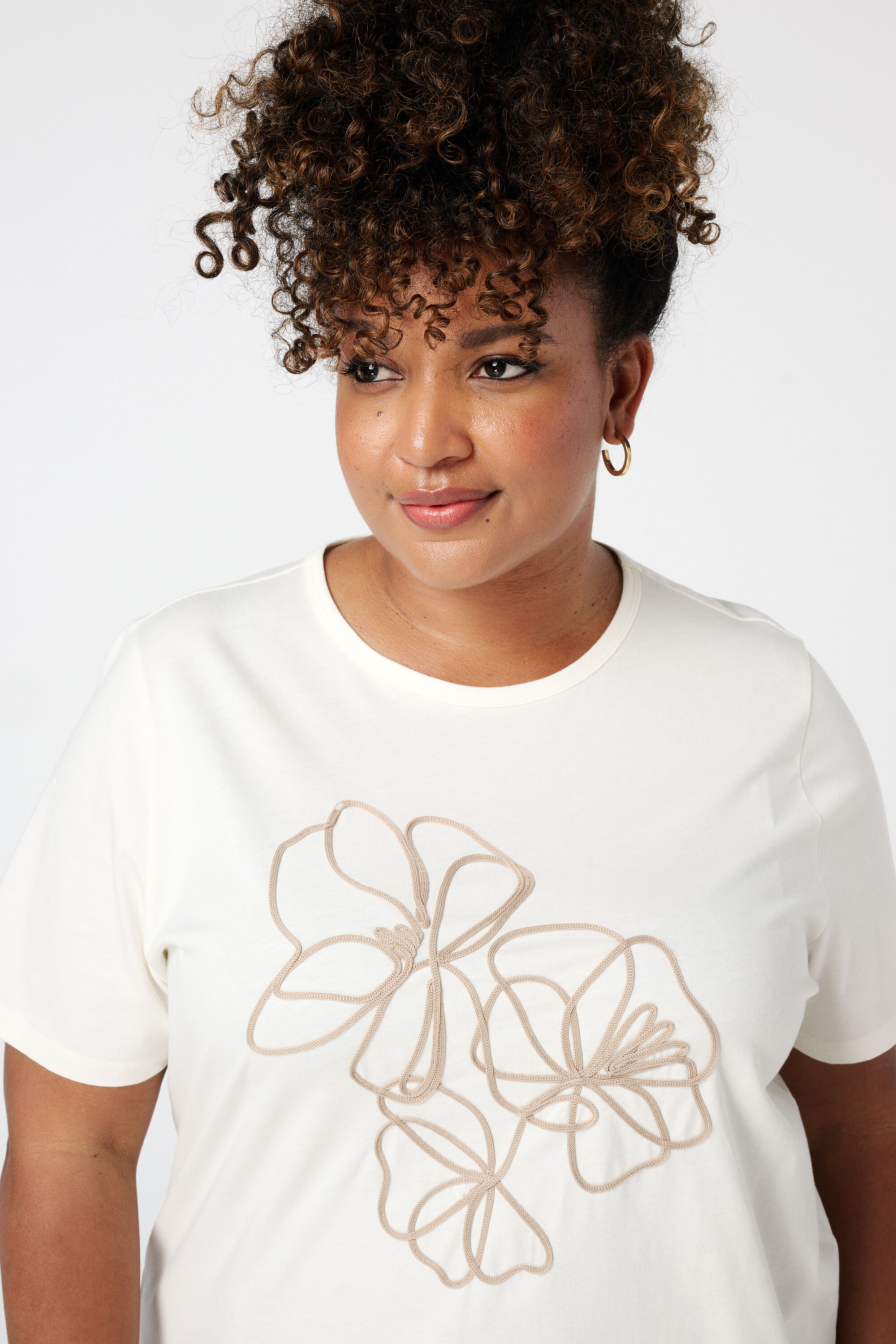 T-shirt met borduursel image number 4