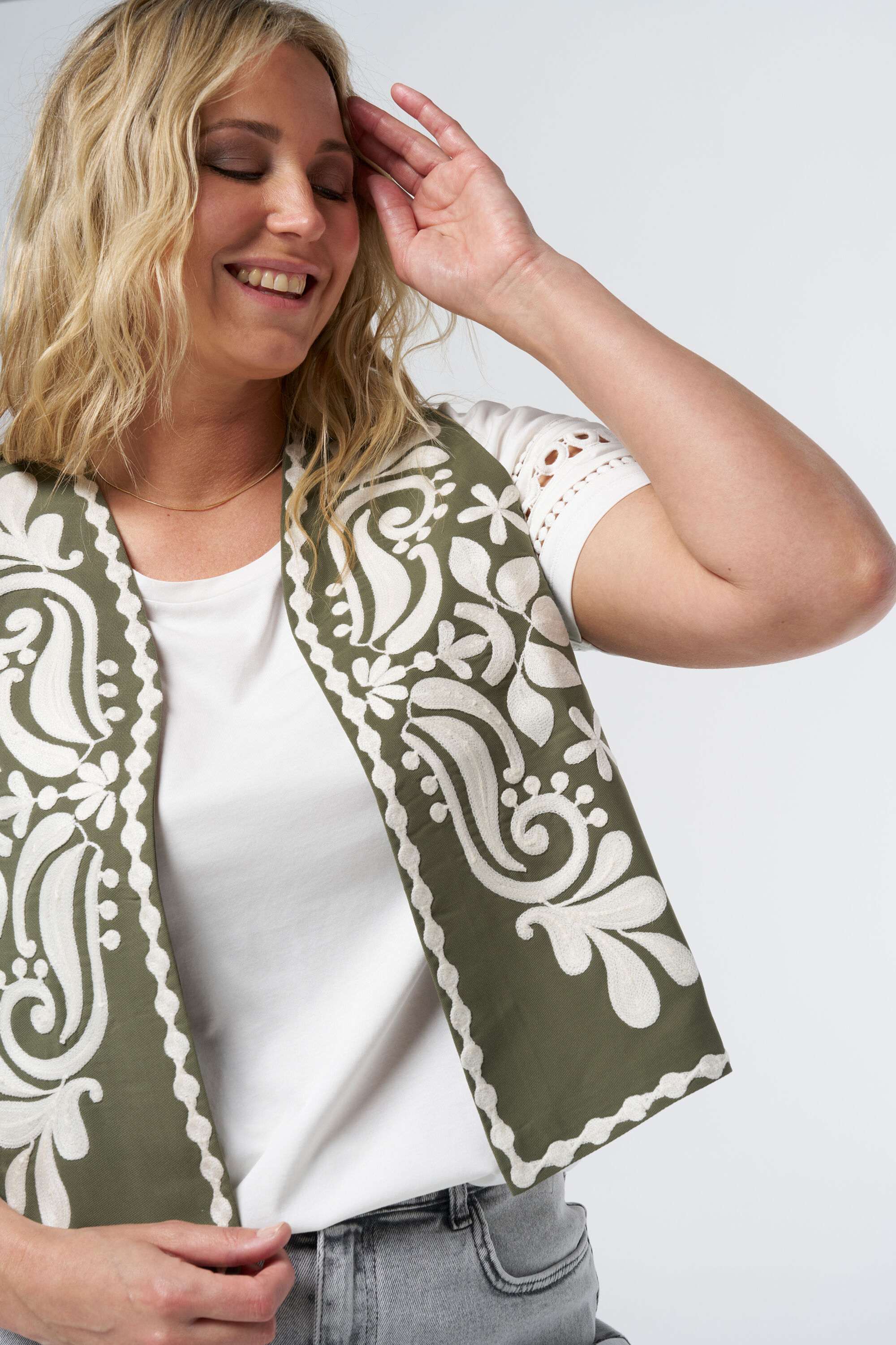 Gilet met borduursels image number 6