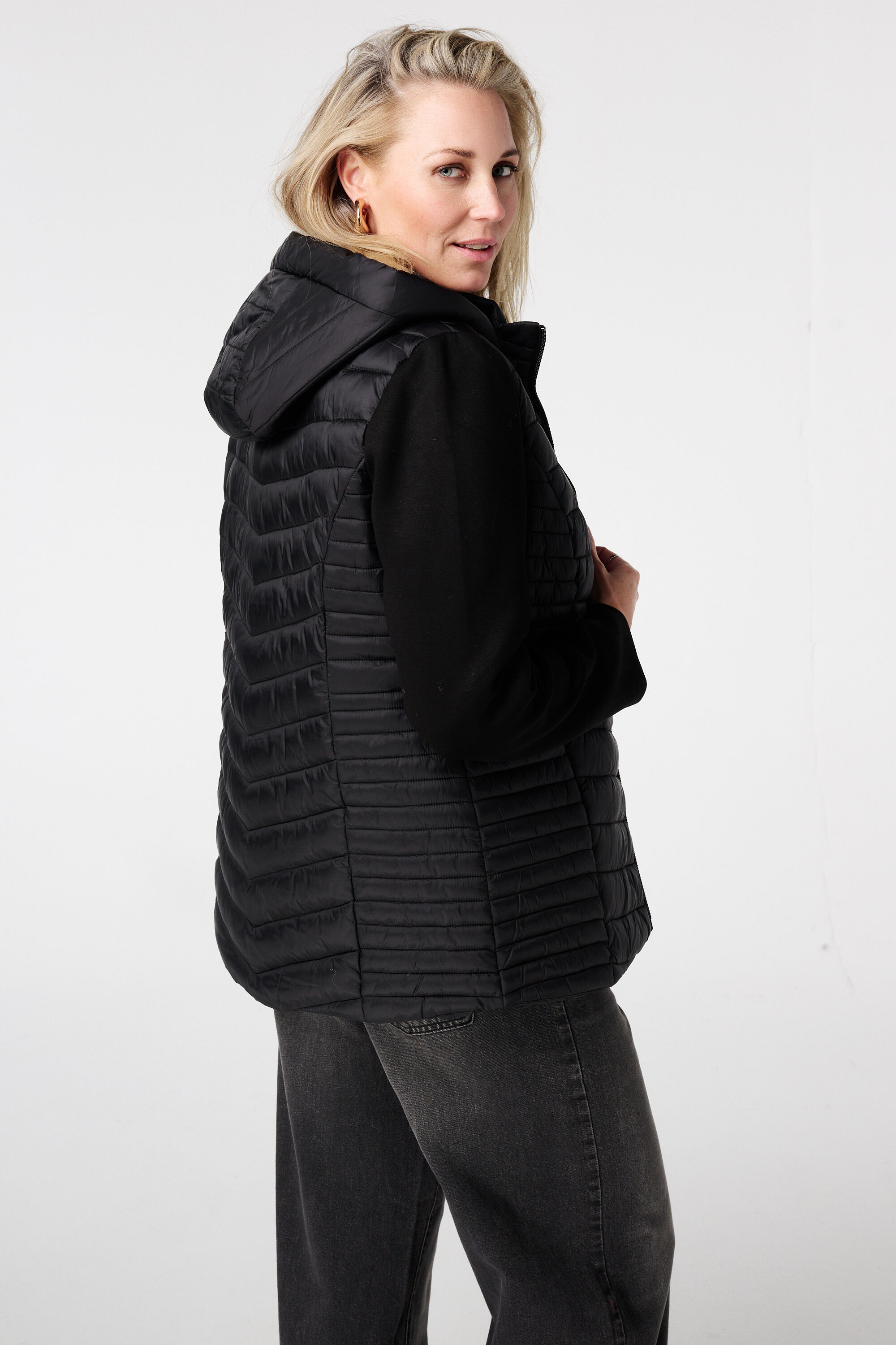 Gewatteerde jas met stoffen mouwen image number 3