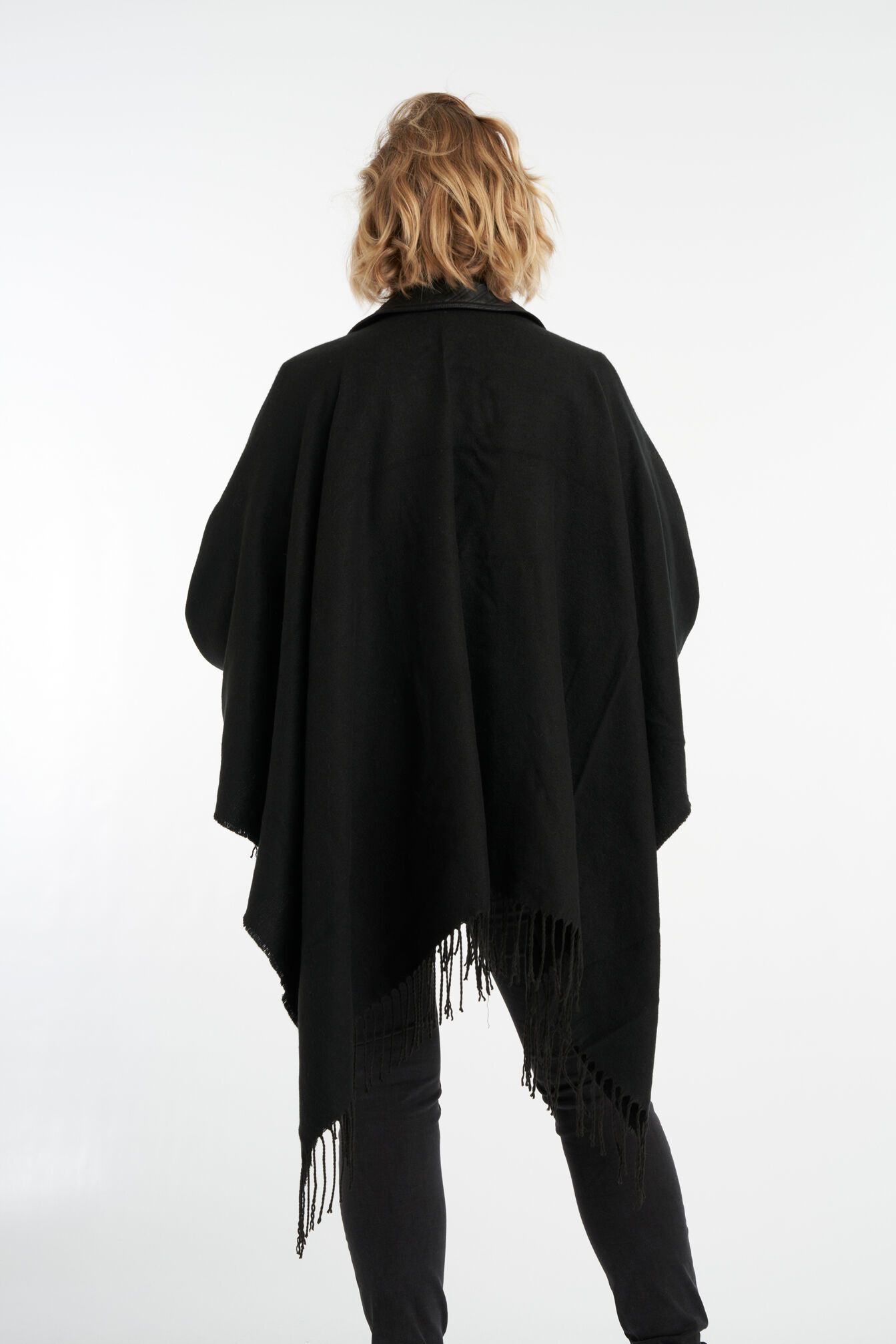 Poncho met studspatroon en fringe image number 2