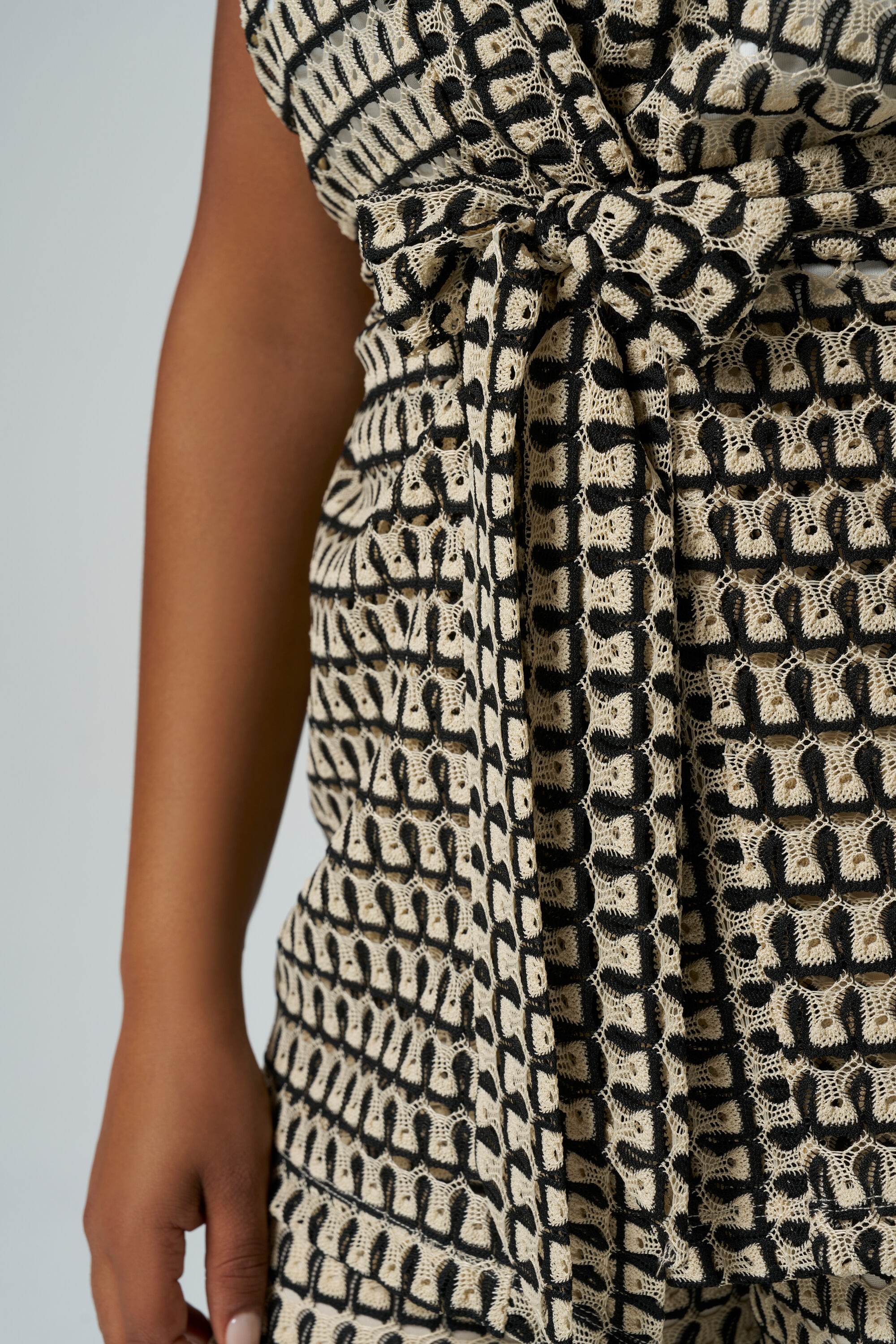 Gehaakte gilet met ceintuur image number 4