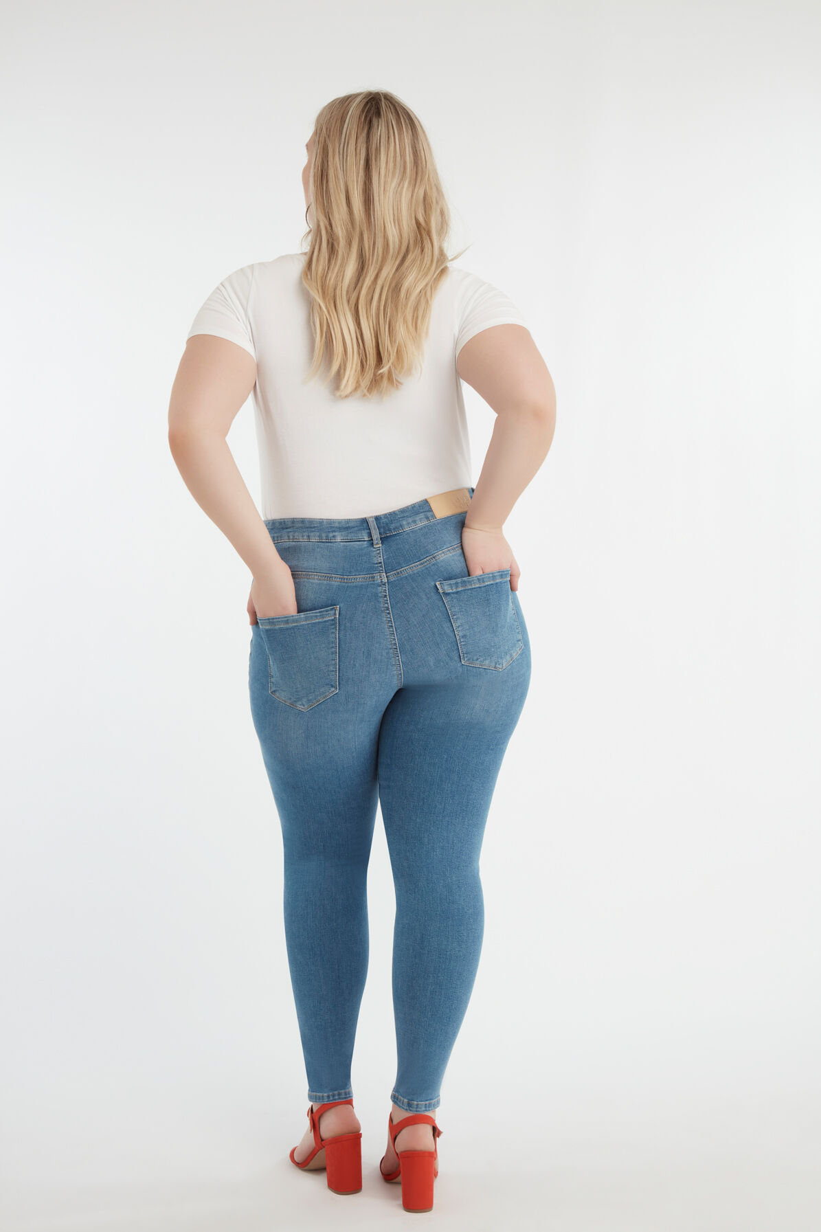 Jeans met ritszakken image number 4