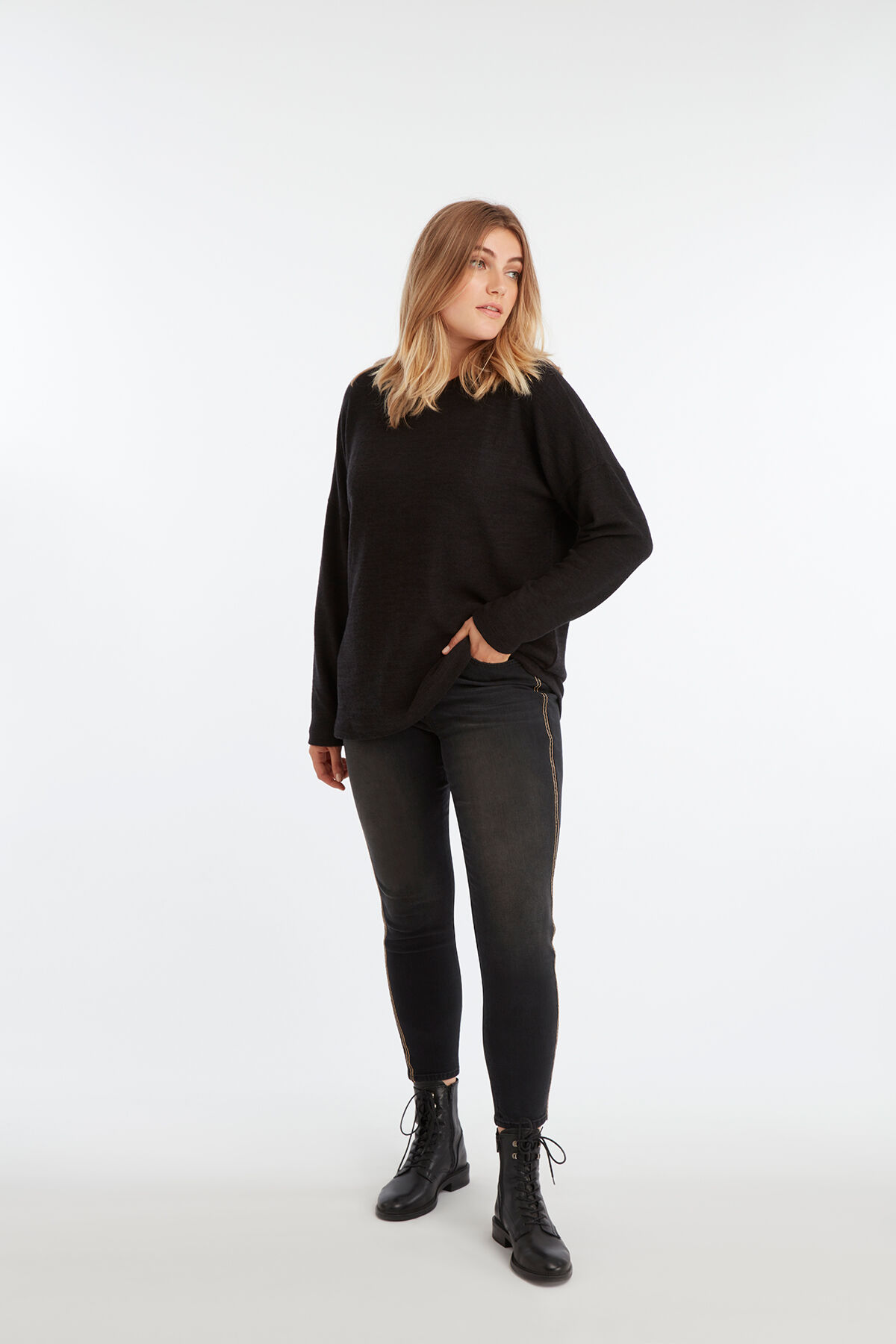 Skinny leg jeans cropped image number 5