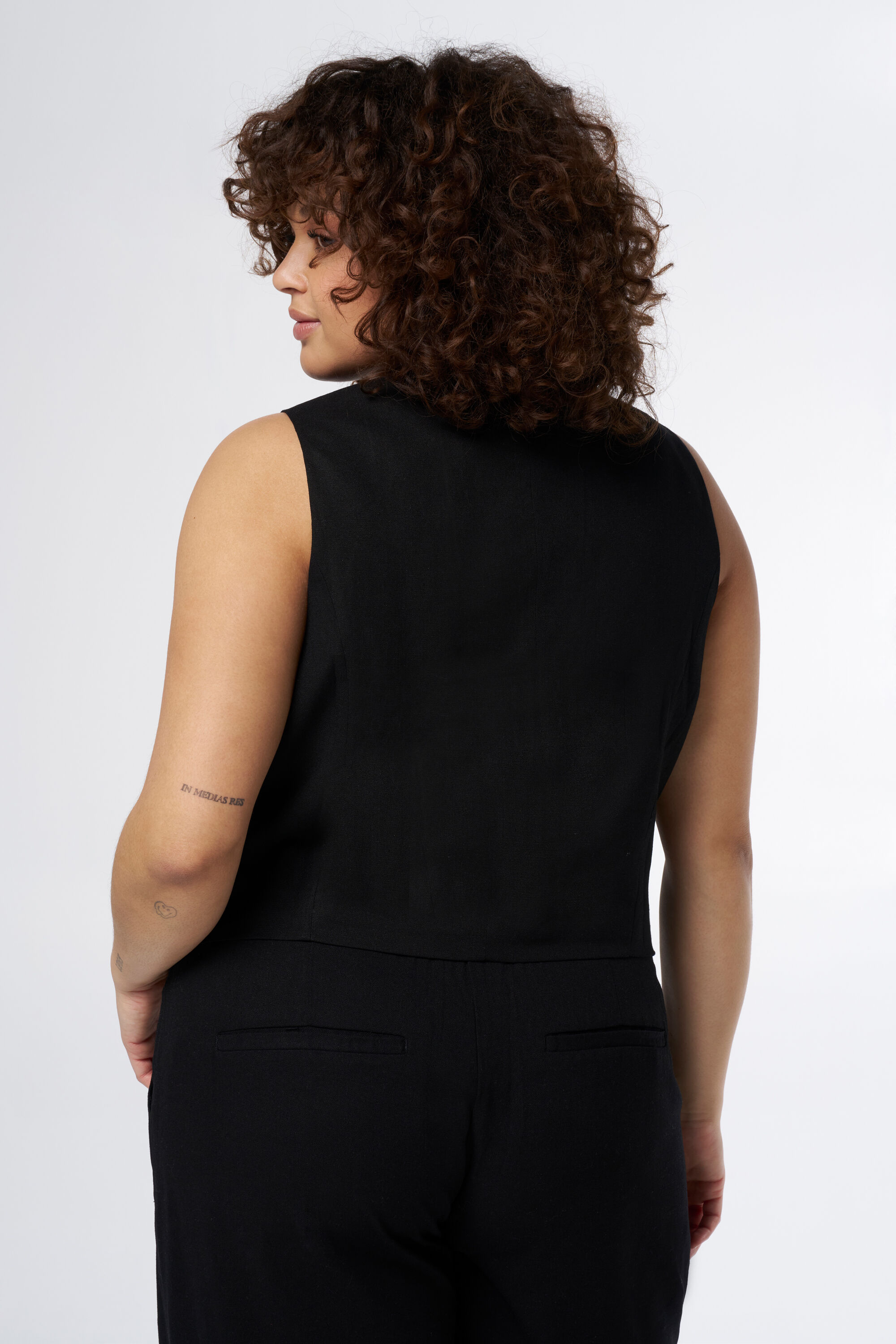 Linnen gilet met tortoise knopen image number 3