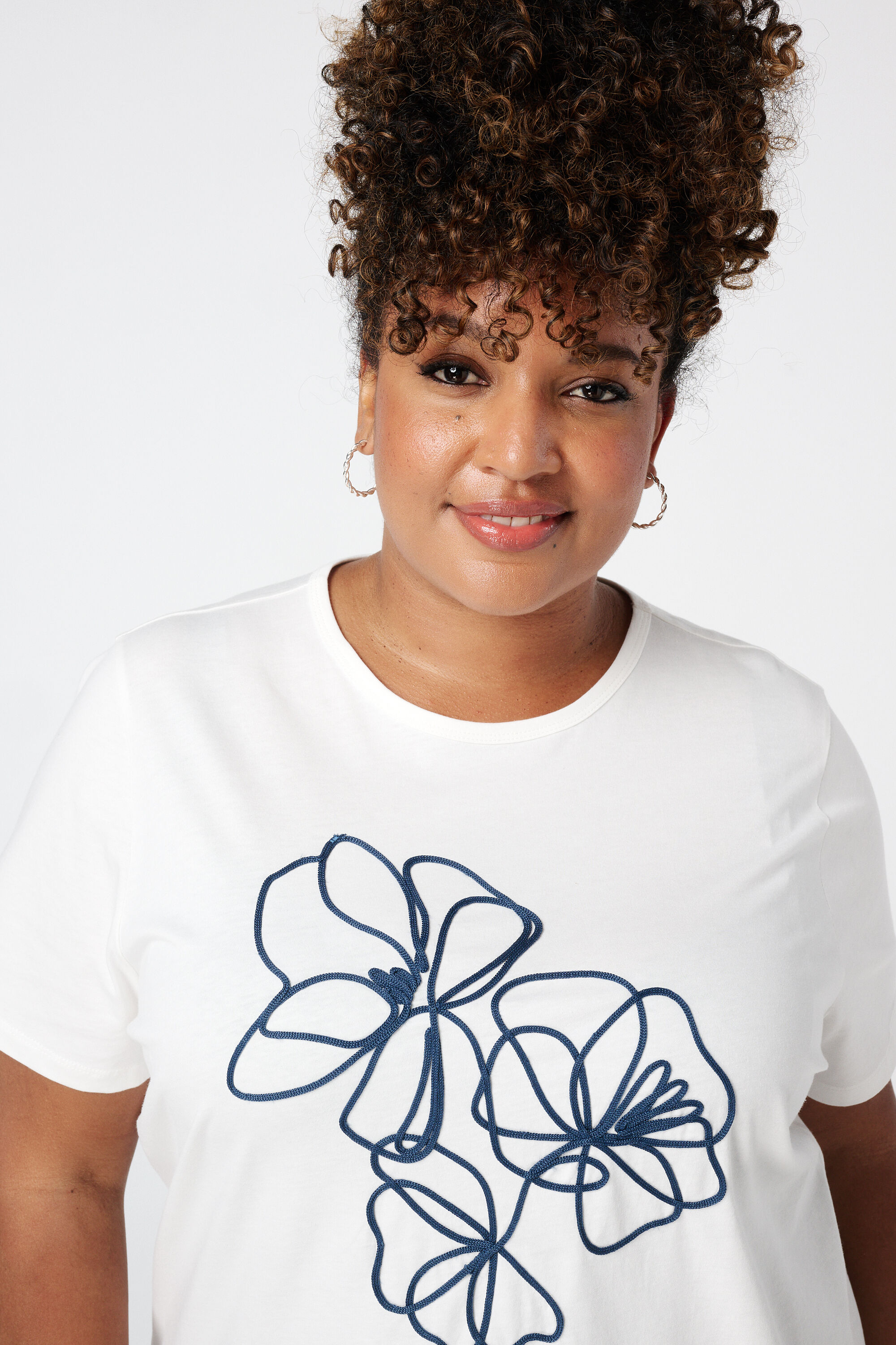 T-shirt met borduursel image number 4