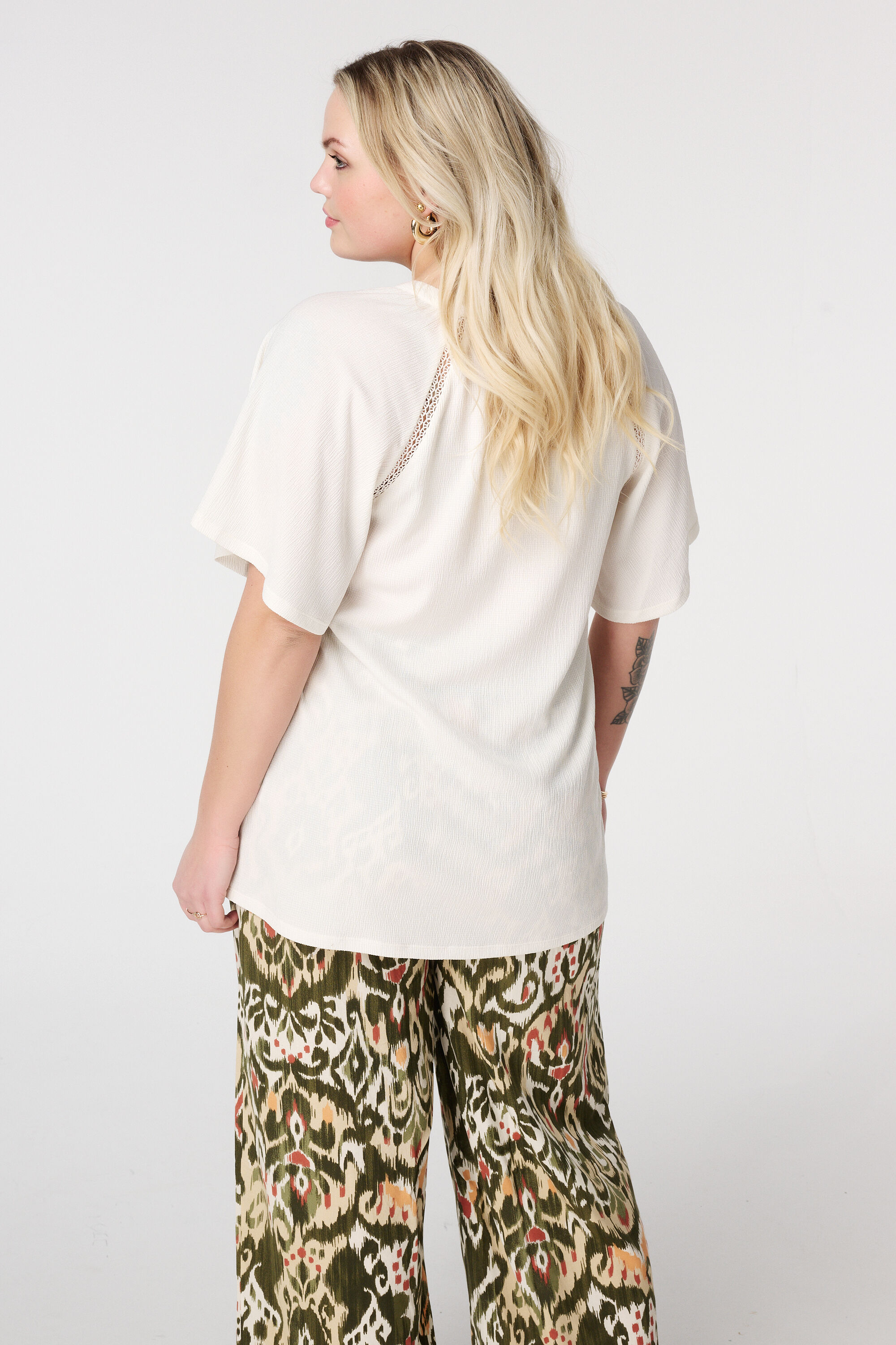 Top met broderie details image number 3