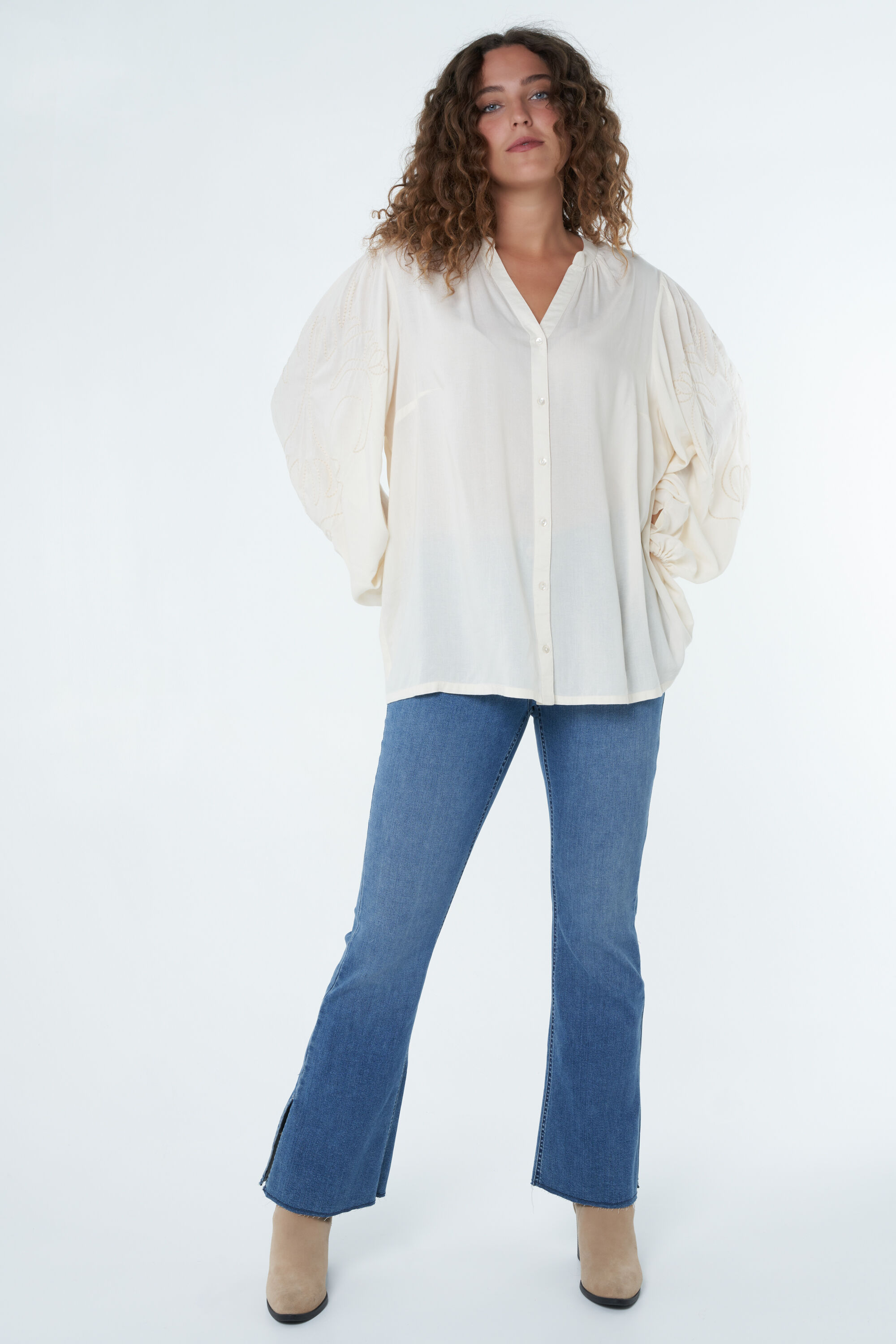 Blouse met borduurwerk op de mouwen image number 6