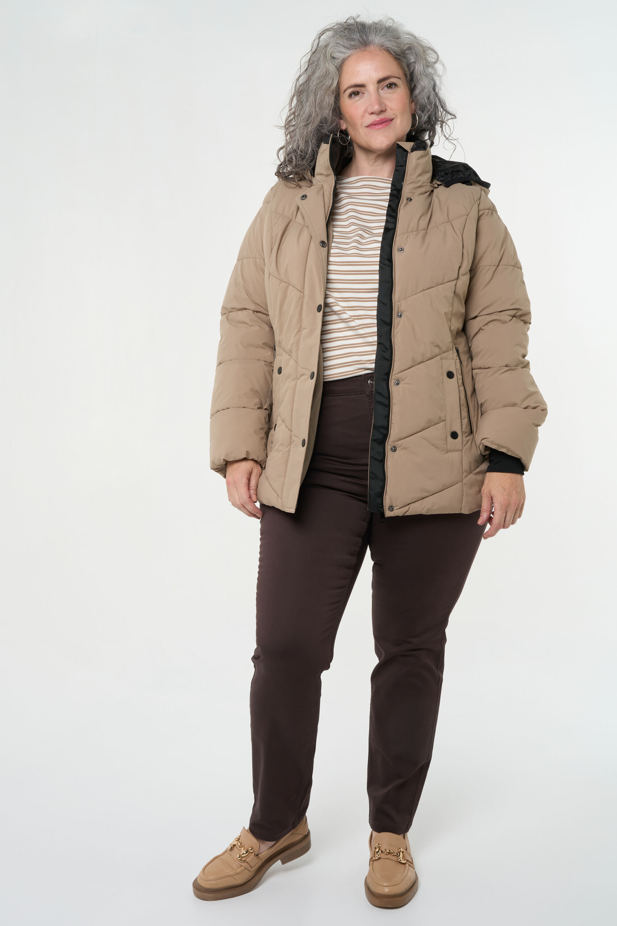 Gewatteerde jas met capuchon image number 6