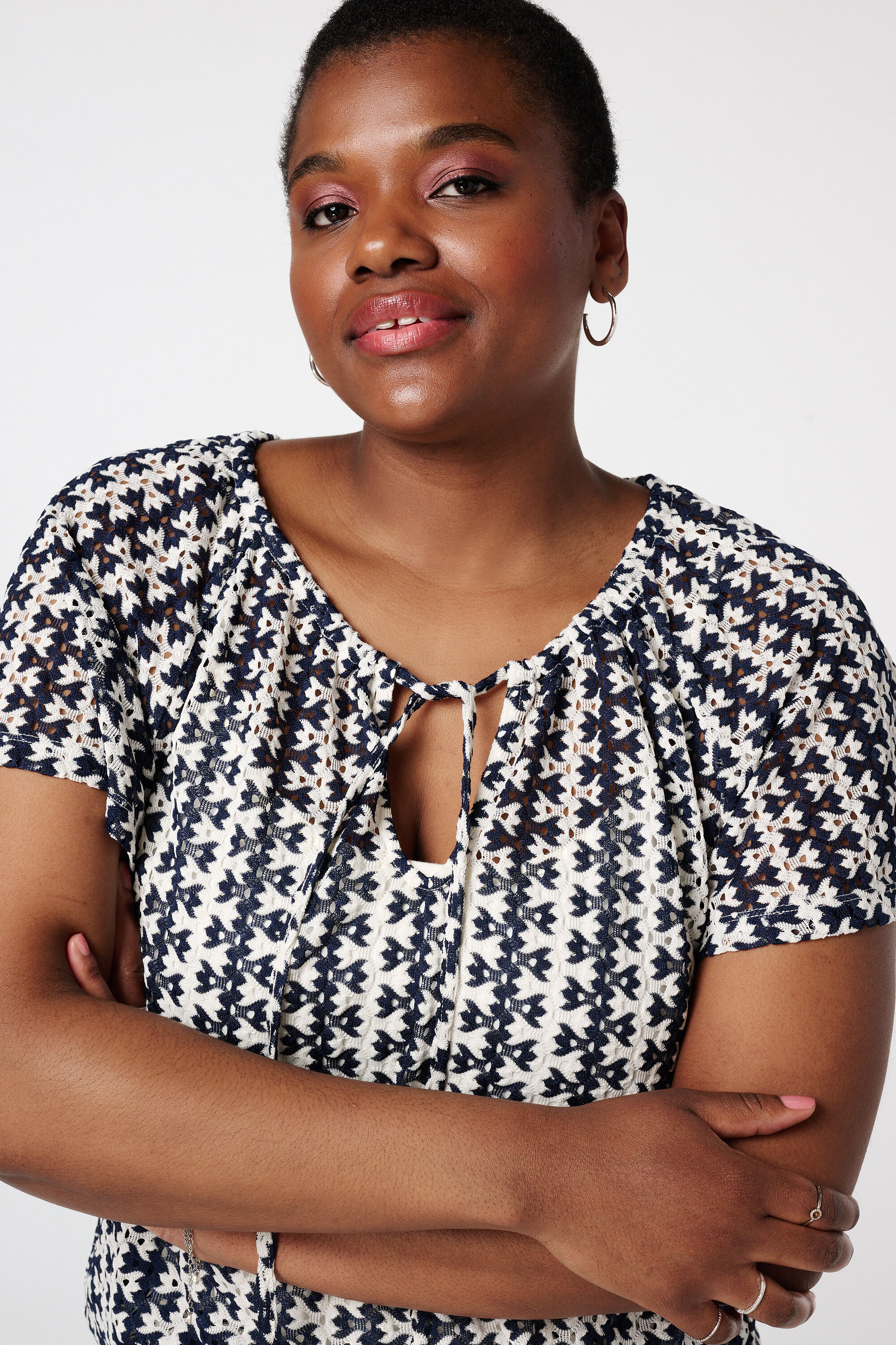 Top met keyhole detail image number 4