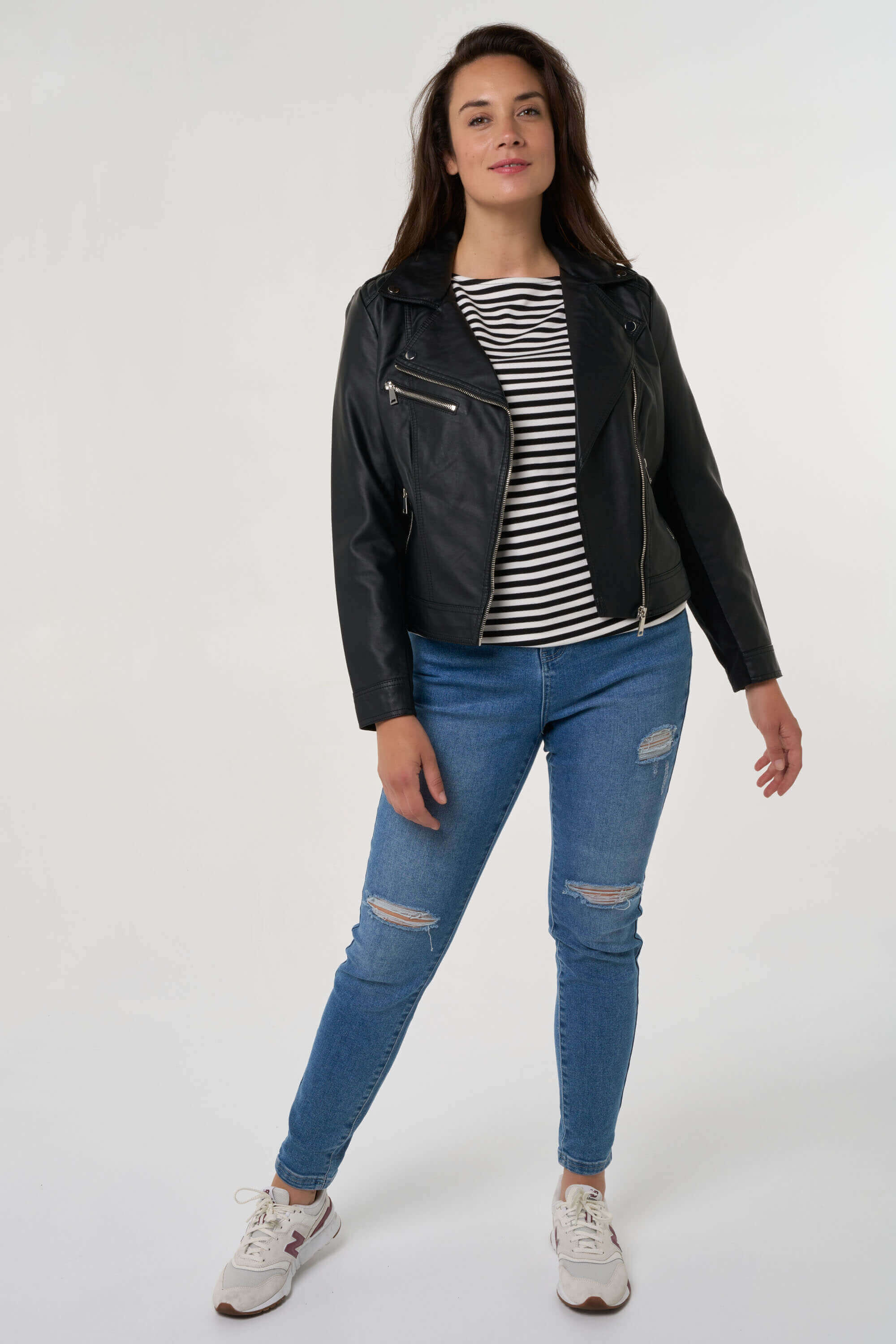 Leerlook jasje met zilveren details image number 5