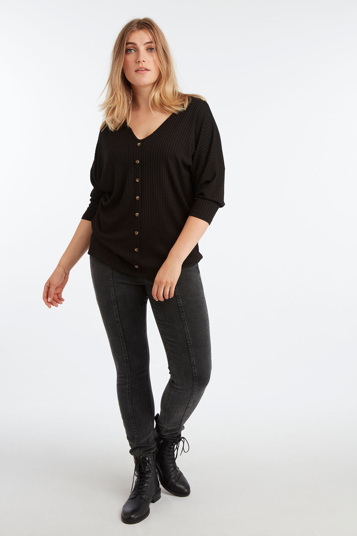 Skinny leg high waist jeans image number 3