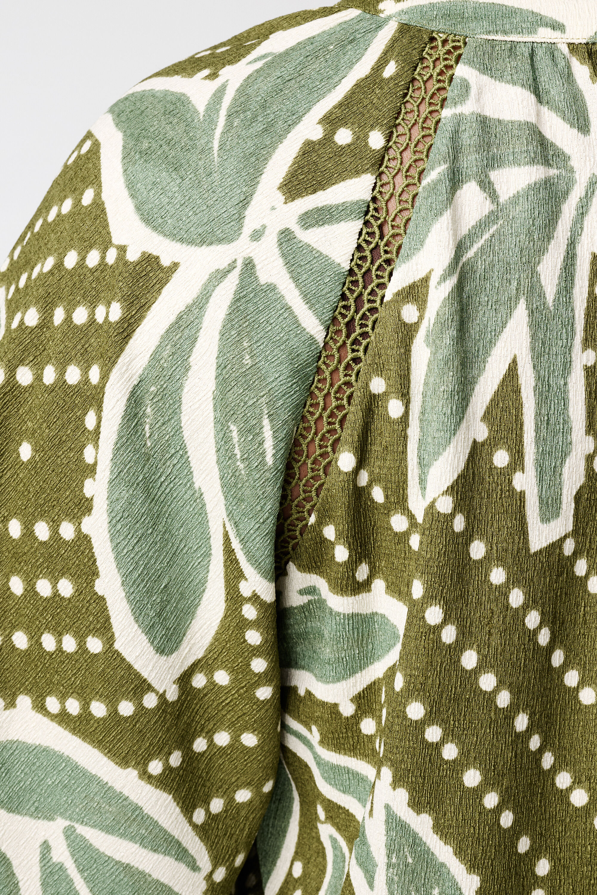 Top met vlindermouwen image number 6