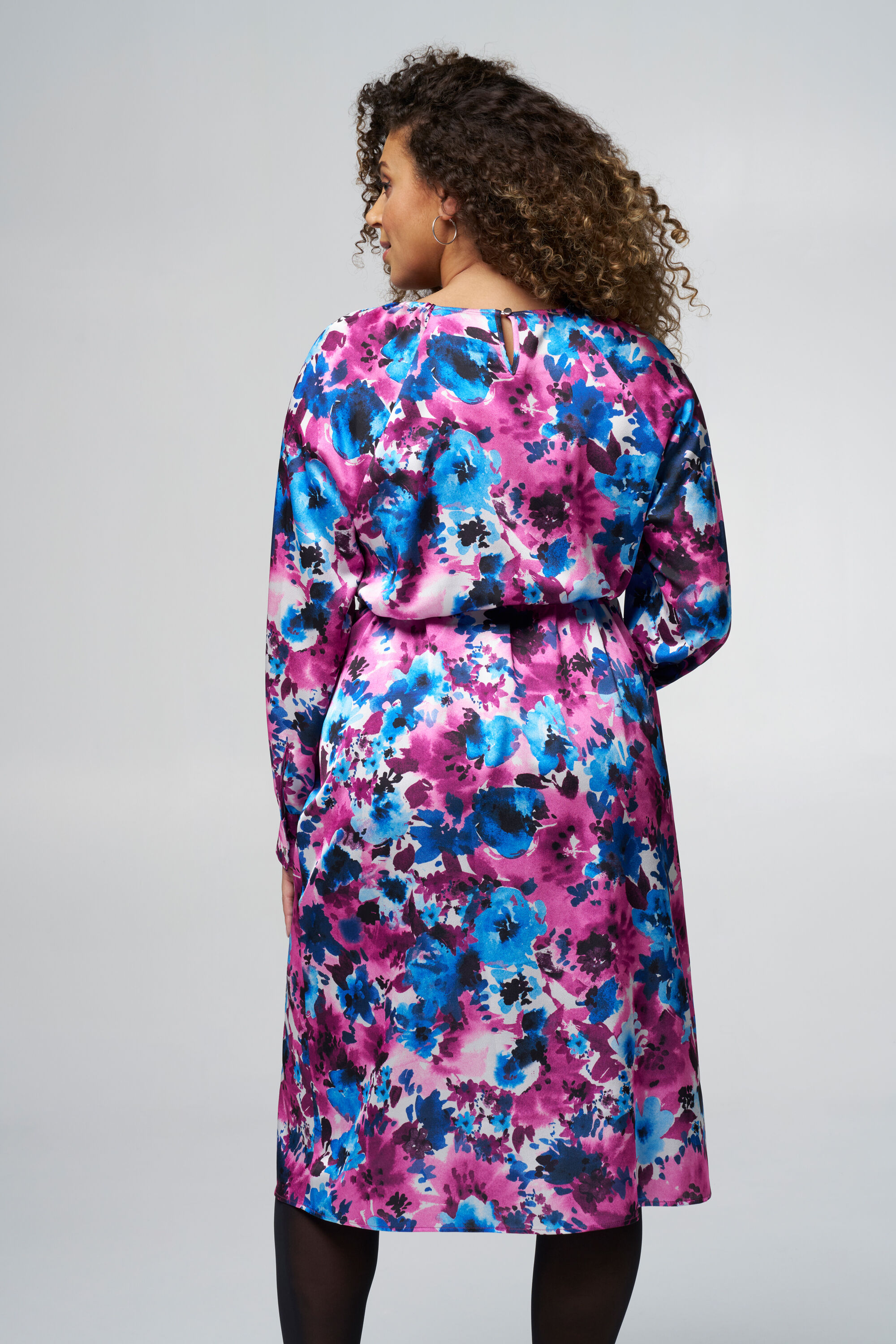 Satijnen jurk met print image number 3