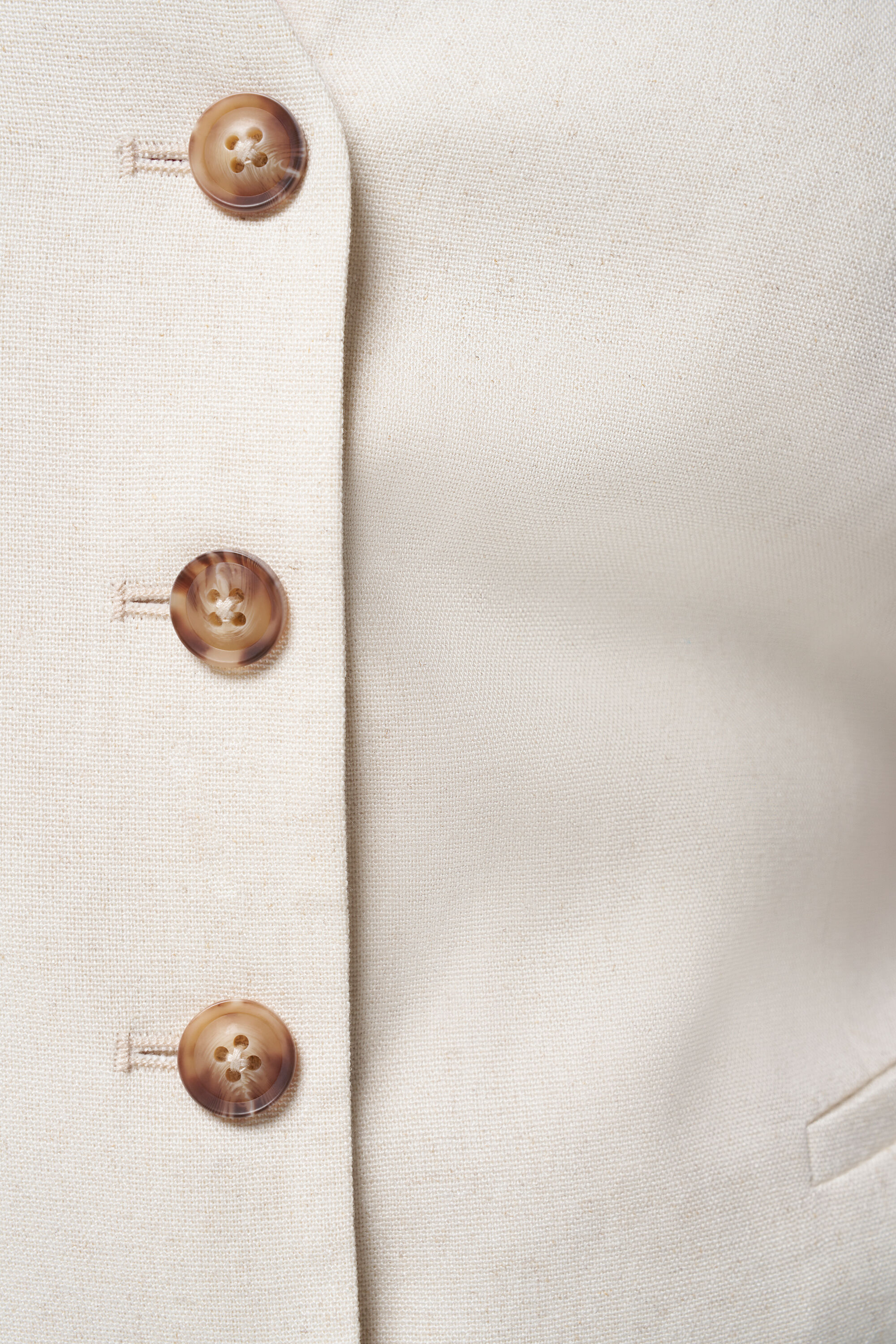 Linnen gilet met tortoise knopen image number 4