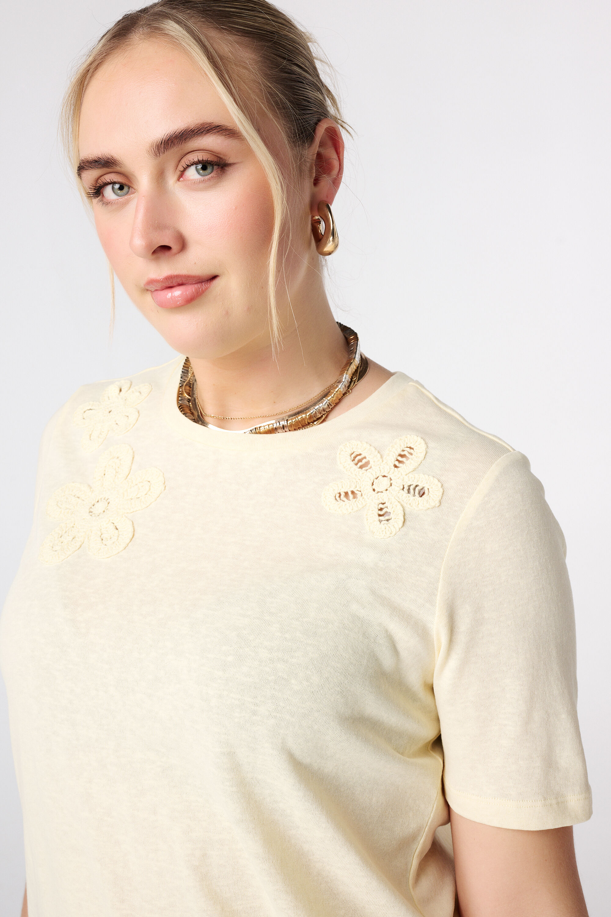 T-shirt met 3D bloemen image number 4