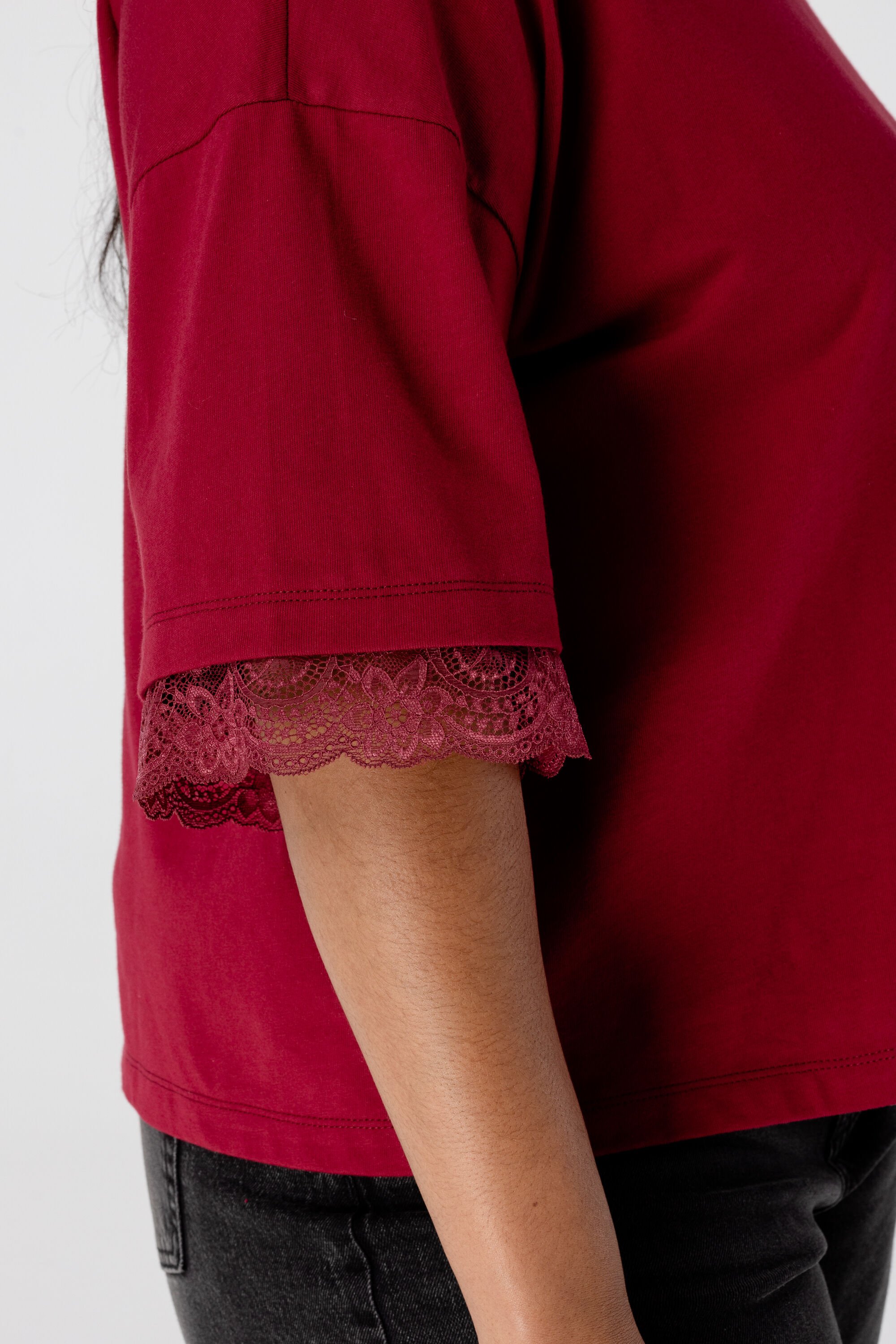 T-shirt met kanten details image number 4