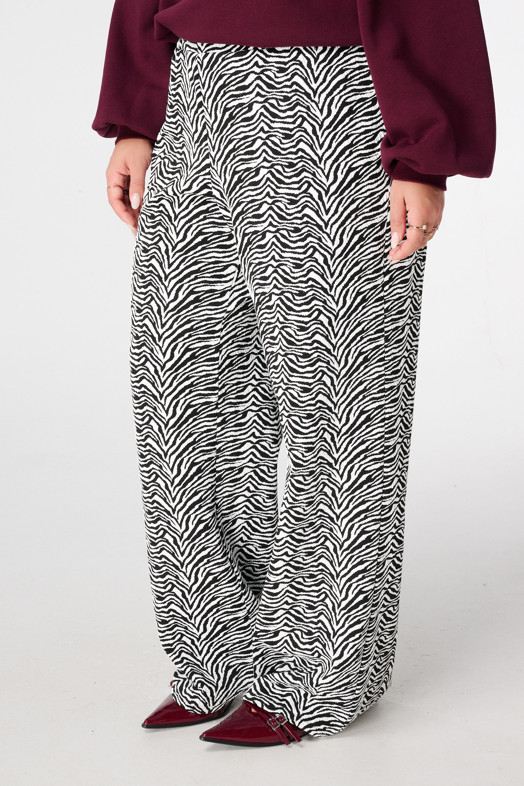 Wijde broek met zebra print image number 5