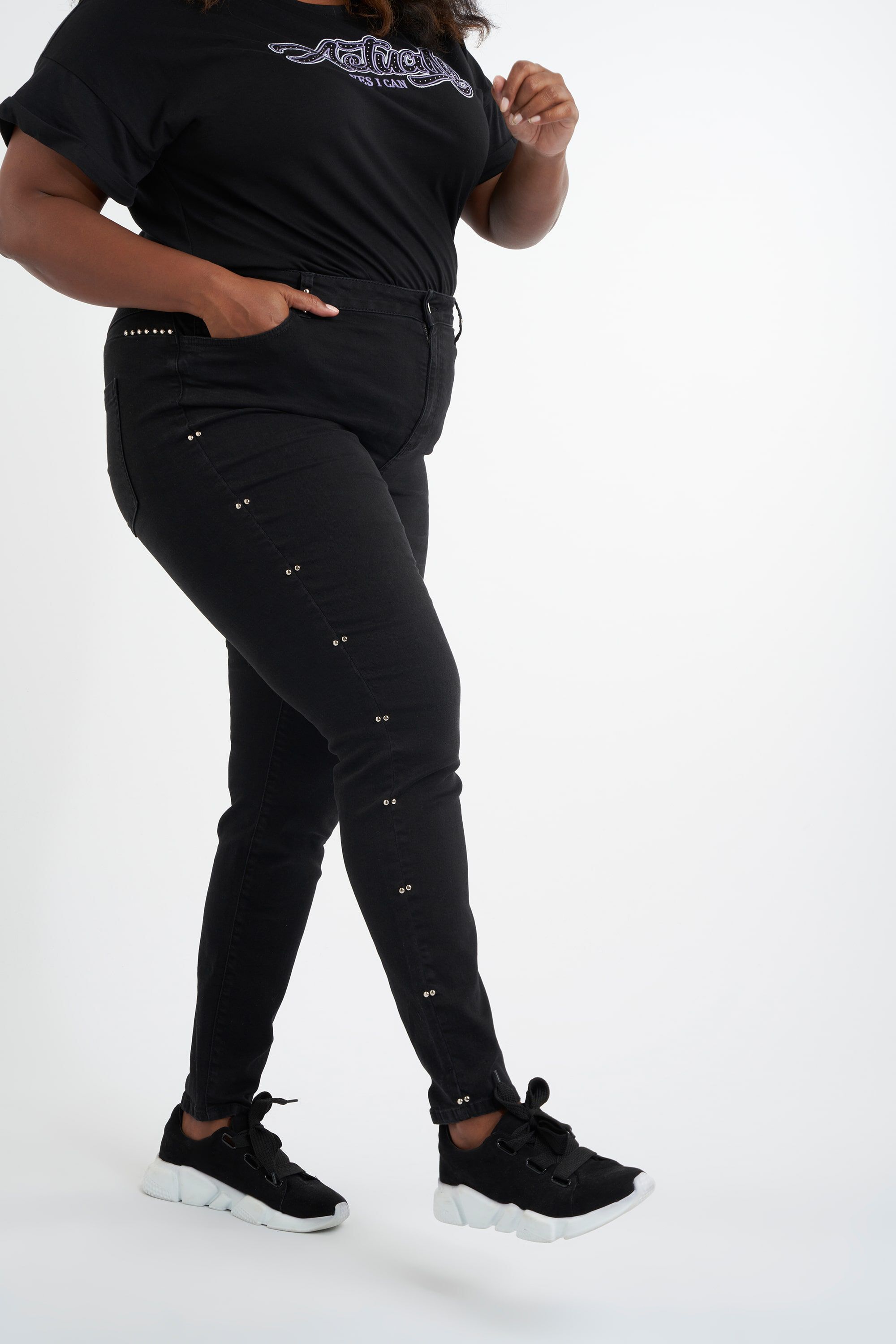 Jeans met studs  image number 4